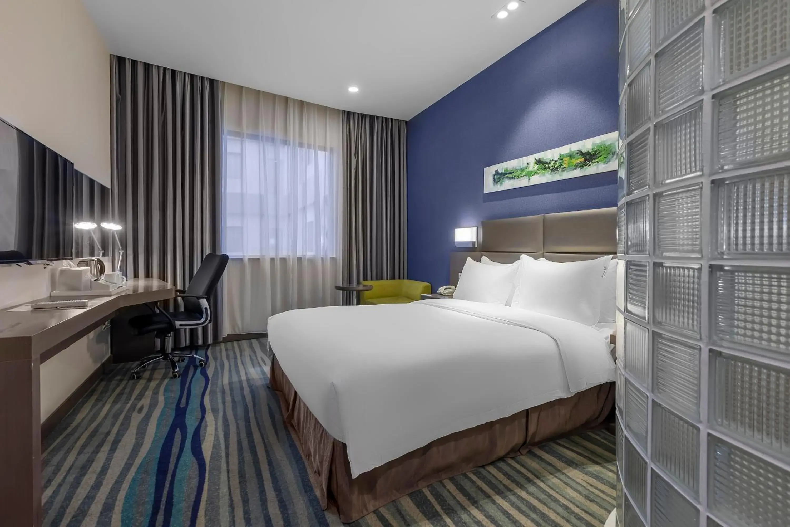 Bed in Holiday Inn Express Shenyang North Station by IHG Bed in Holiday Inn Express Shenyang North Station by IHG