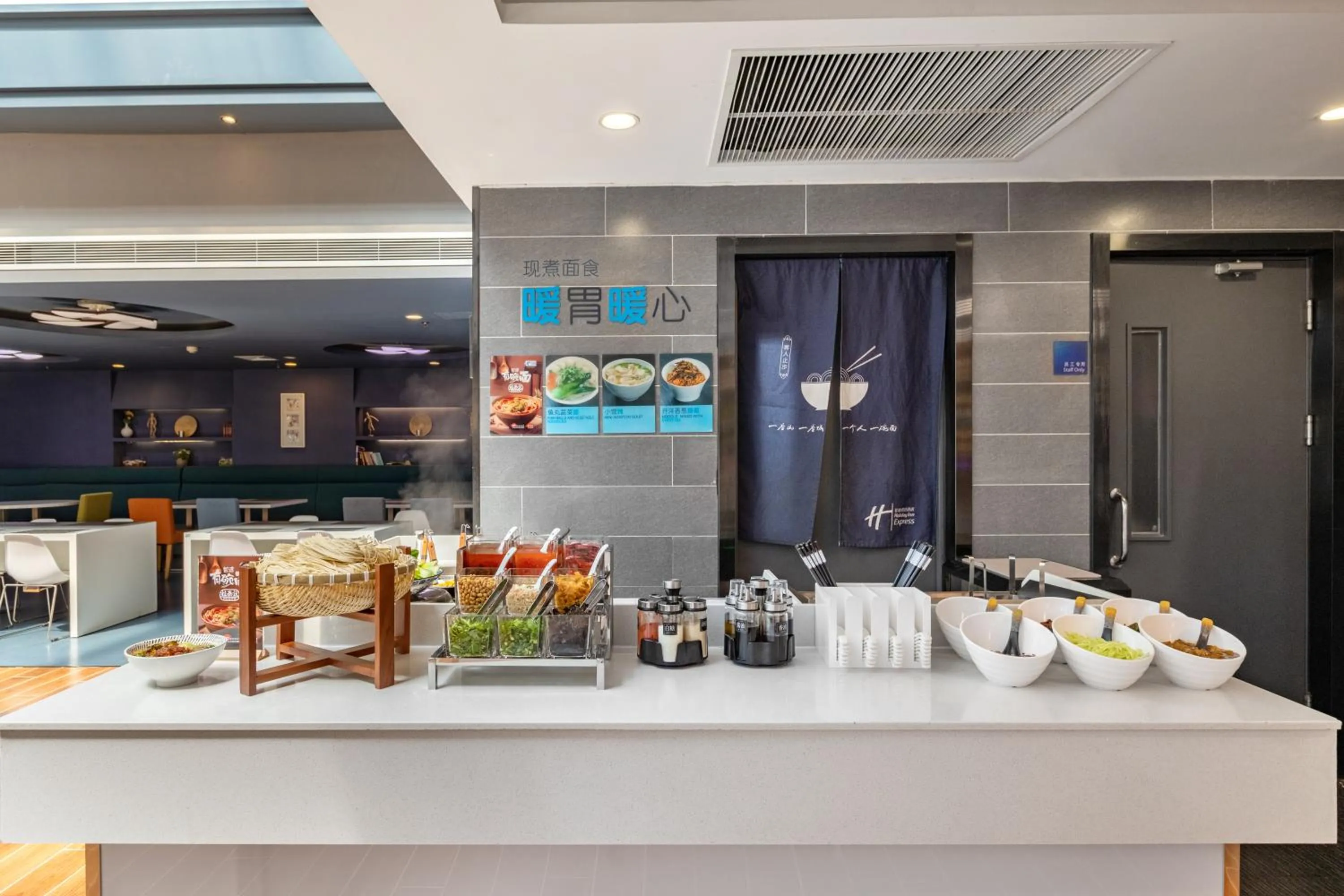 Restaurant/places to eat in Holiday Inn Express Shenyang North Station by IHG
