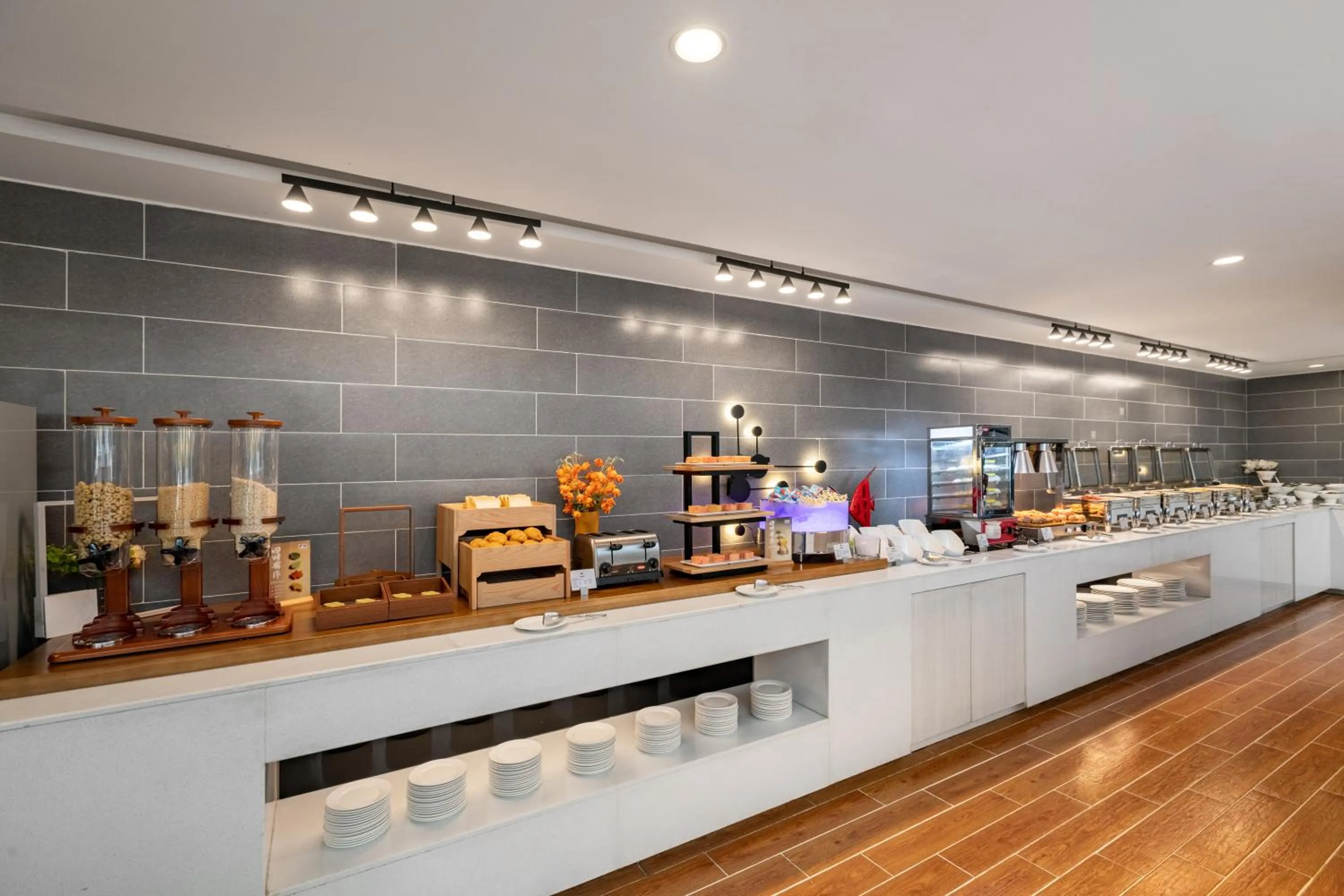 Restaurant/places to eat in Holiday Inn Express Shenyang North Station by IHG