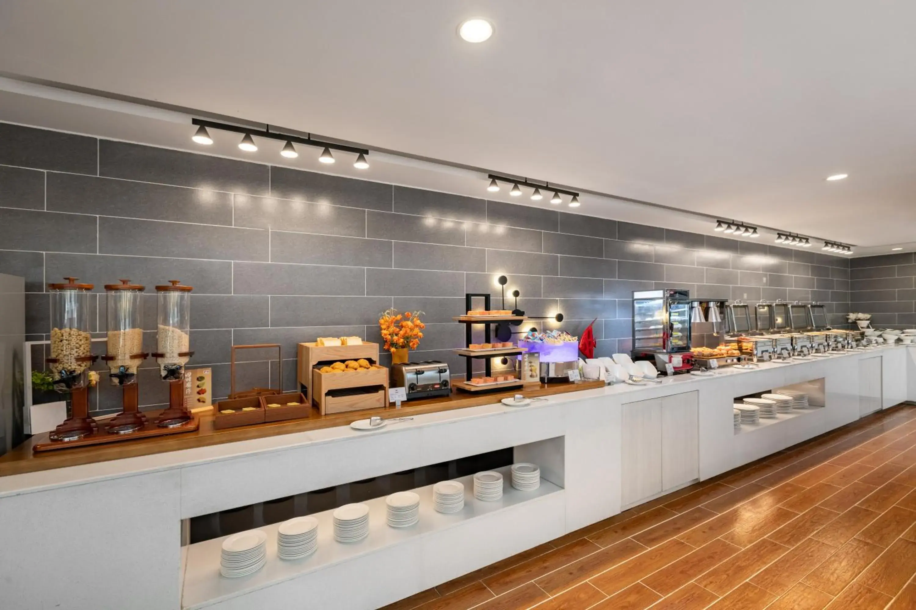 Restaurant/places to eat in Holiday Inn Express Shenyang North Station by IHG Restaurant/places to eat in Holiday Inn Express Shenyang North Station by IHG