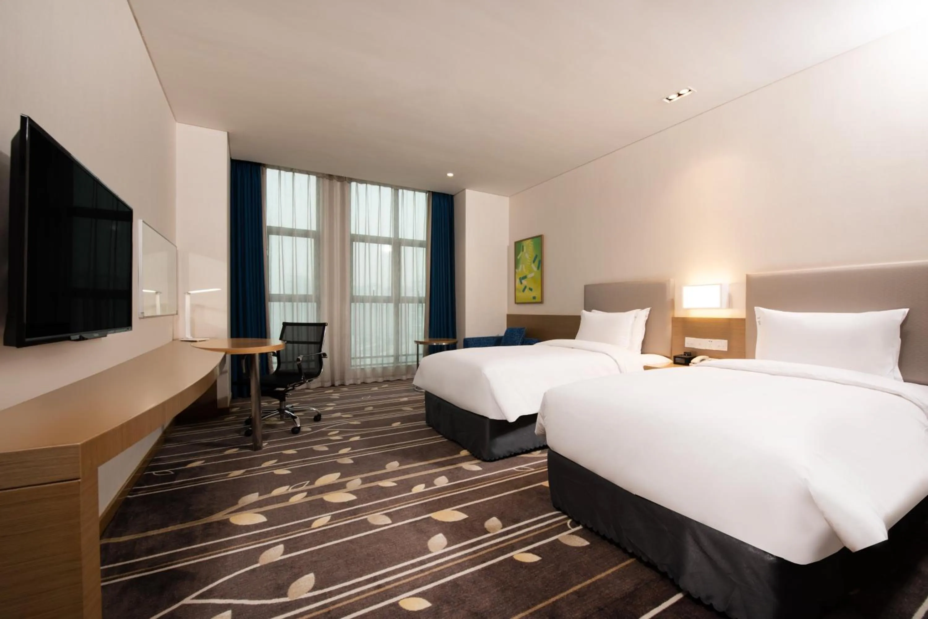 Photo of the whole room, Bed in Holiday Inn Express Chongqing University Town by IHG