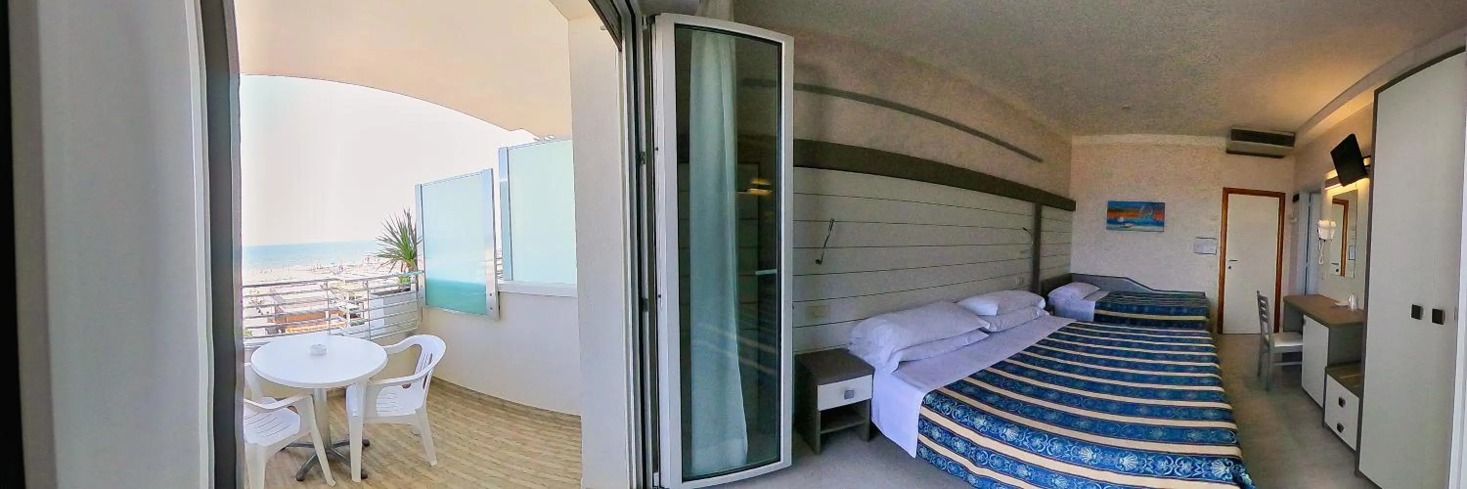 Balcony/Terrace, Bed in Hotel Record