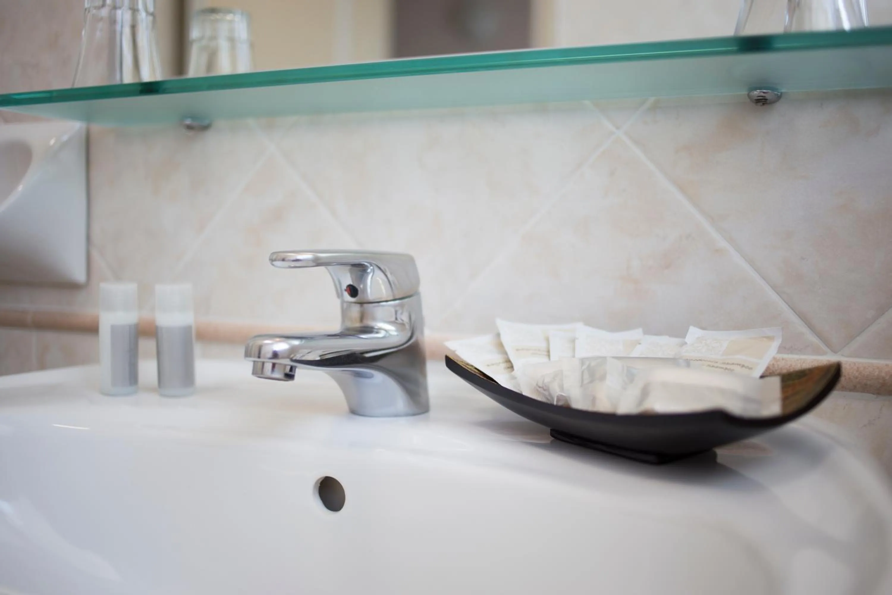 Bathroom in Hotel Record