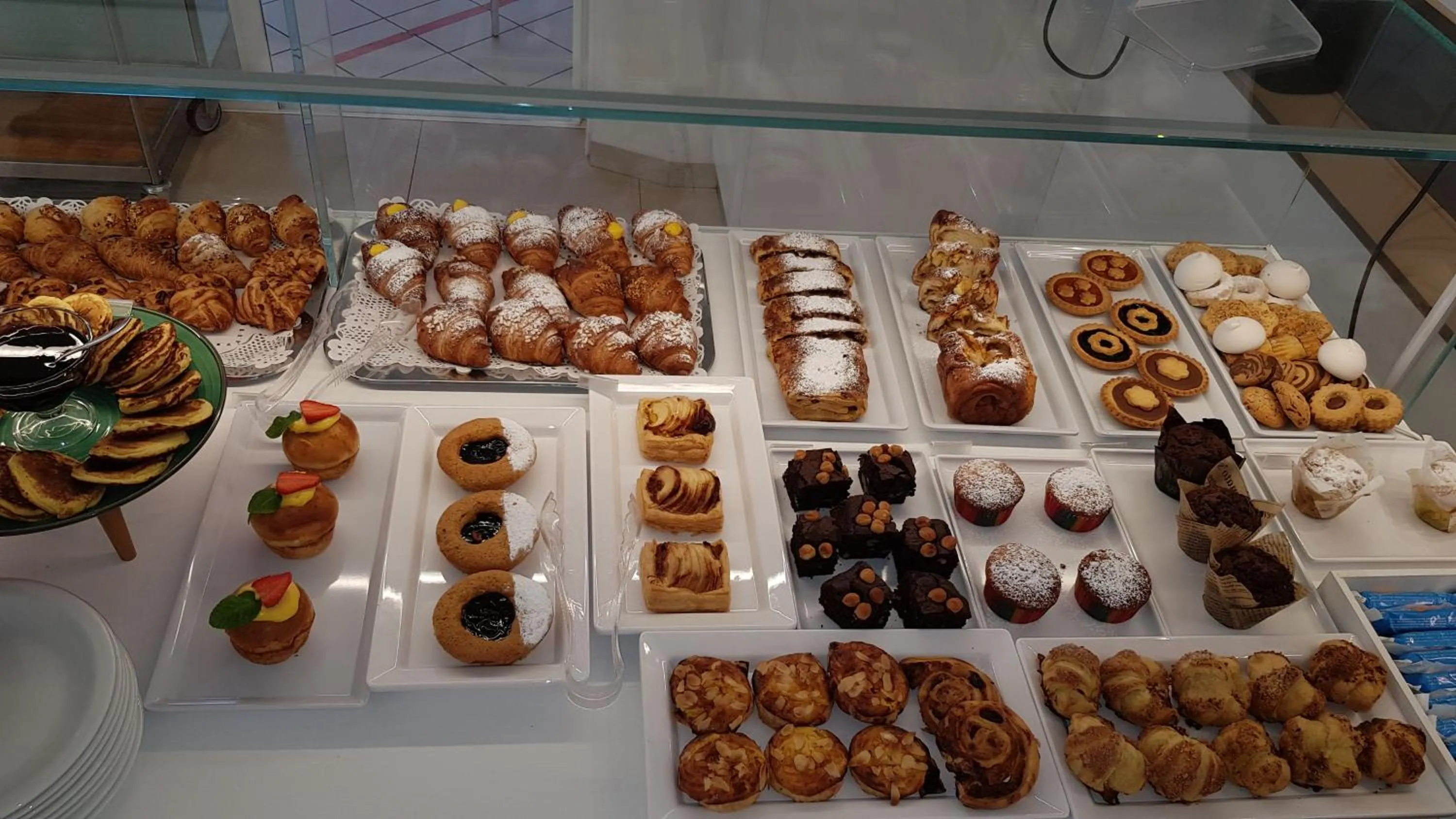 Food and drinks in Hotel Record