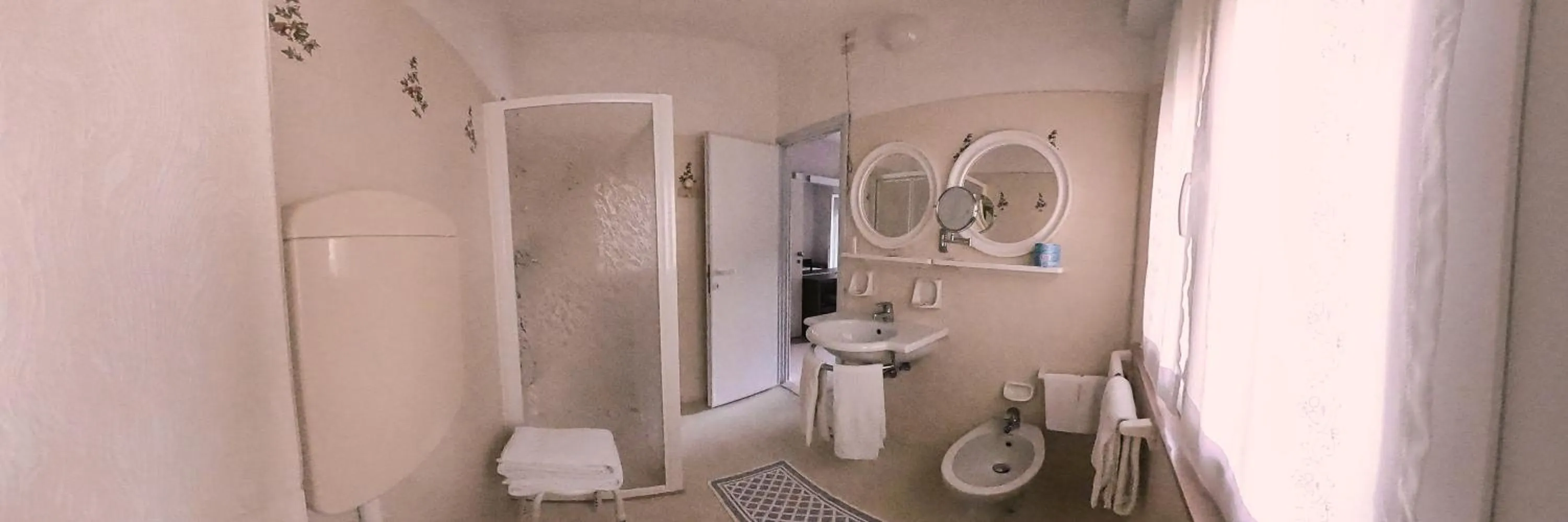 Bathroom in Hotel Record