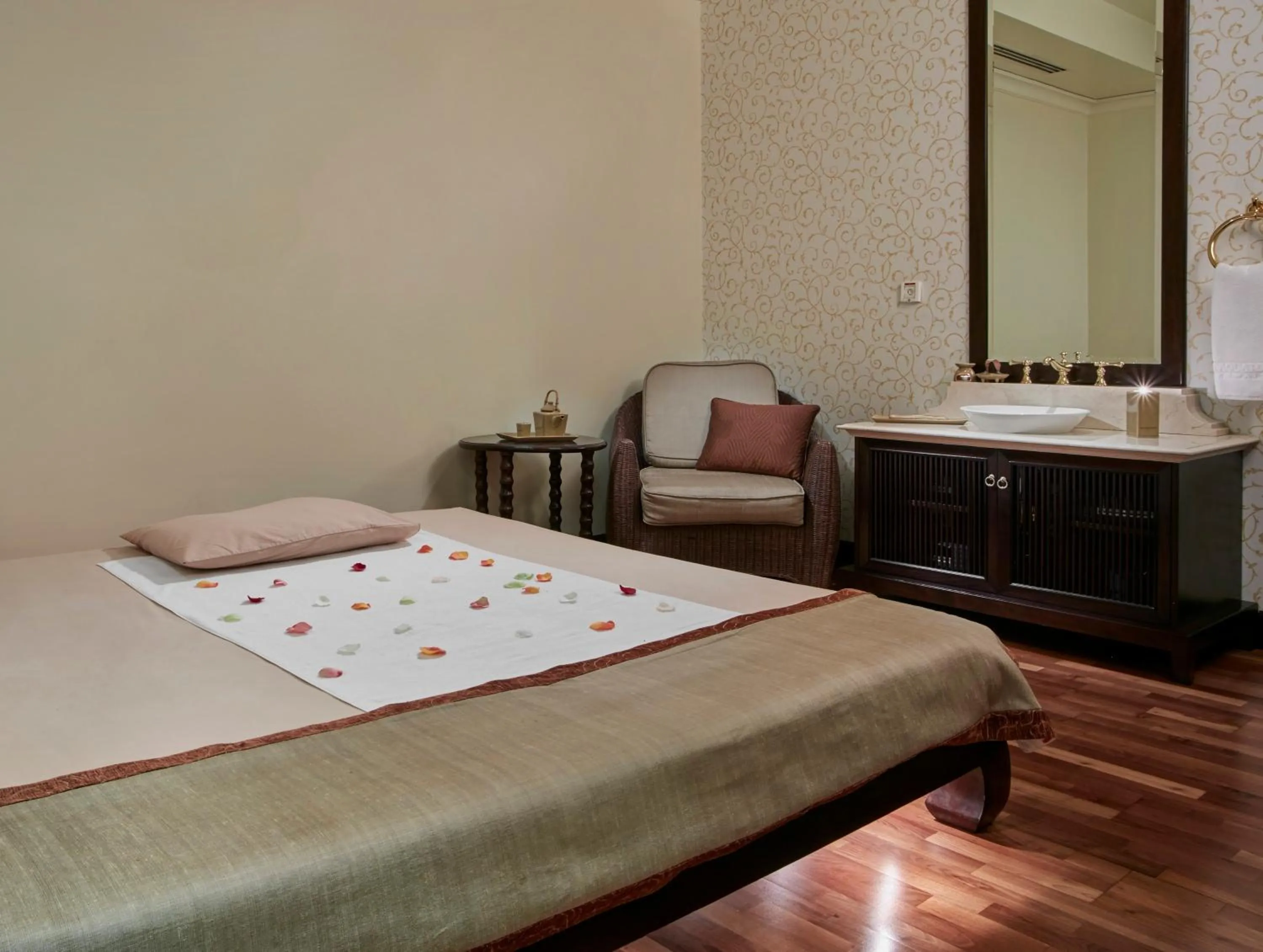 Spa and wellness centre/facilities, Bed in Crowne Plaza Kuwait Al Thuraya City by IHG