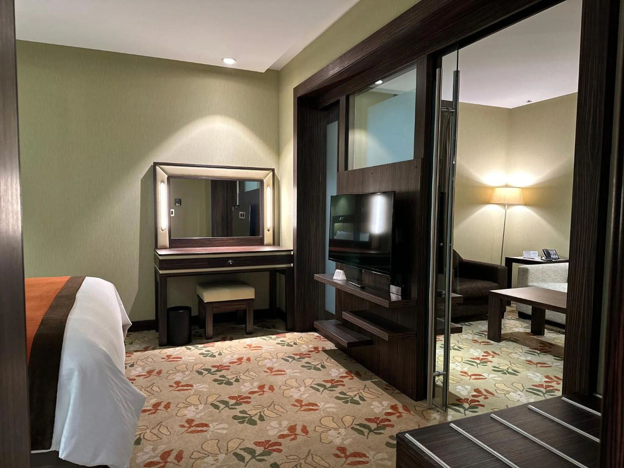 Bedroom, Bed in Crowne Plaza Kuwait Al Thuraya City by IHG