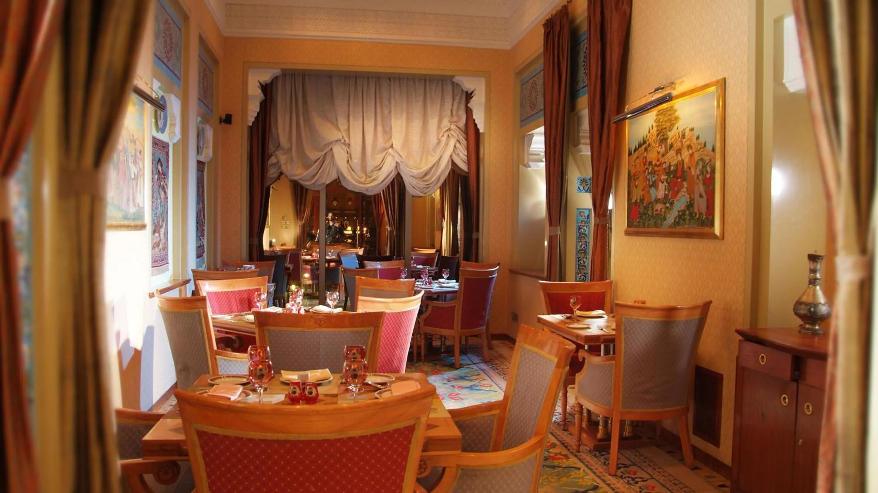 Restaurant/places to eat in Crowne Plaza Kuwait Al Thuraya City by IHG