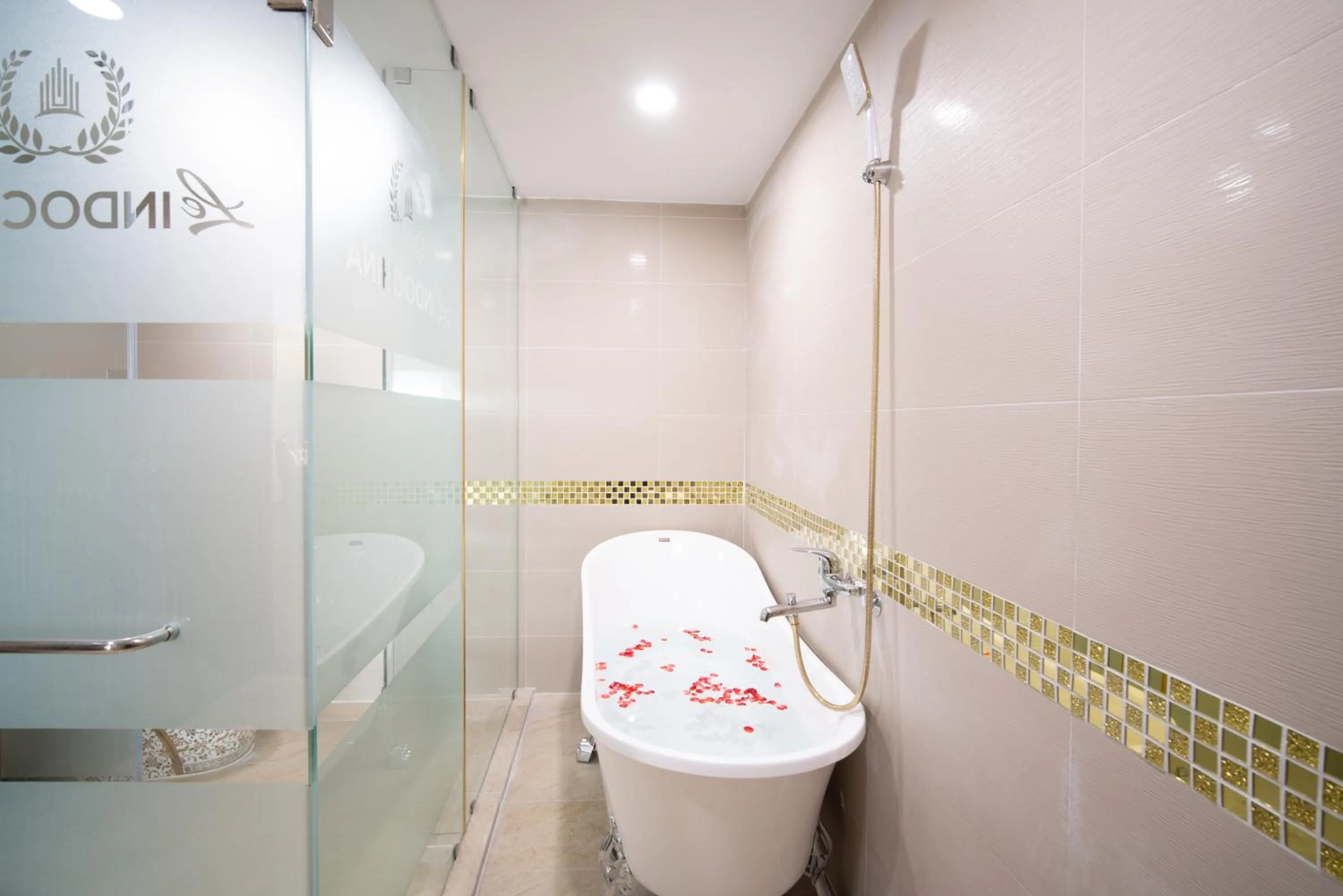Bath in Me Q Beach Hotel