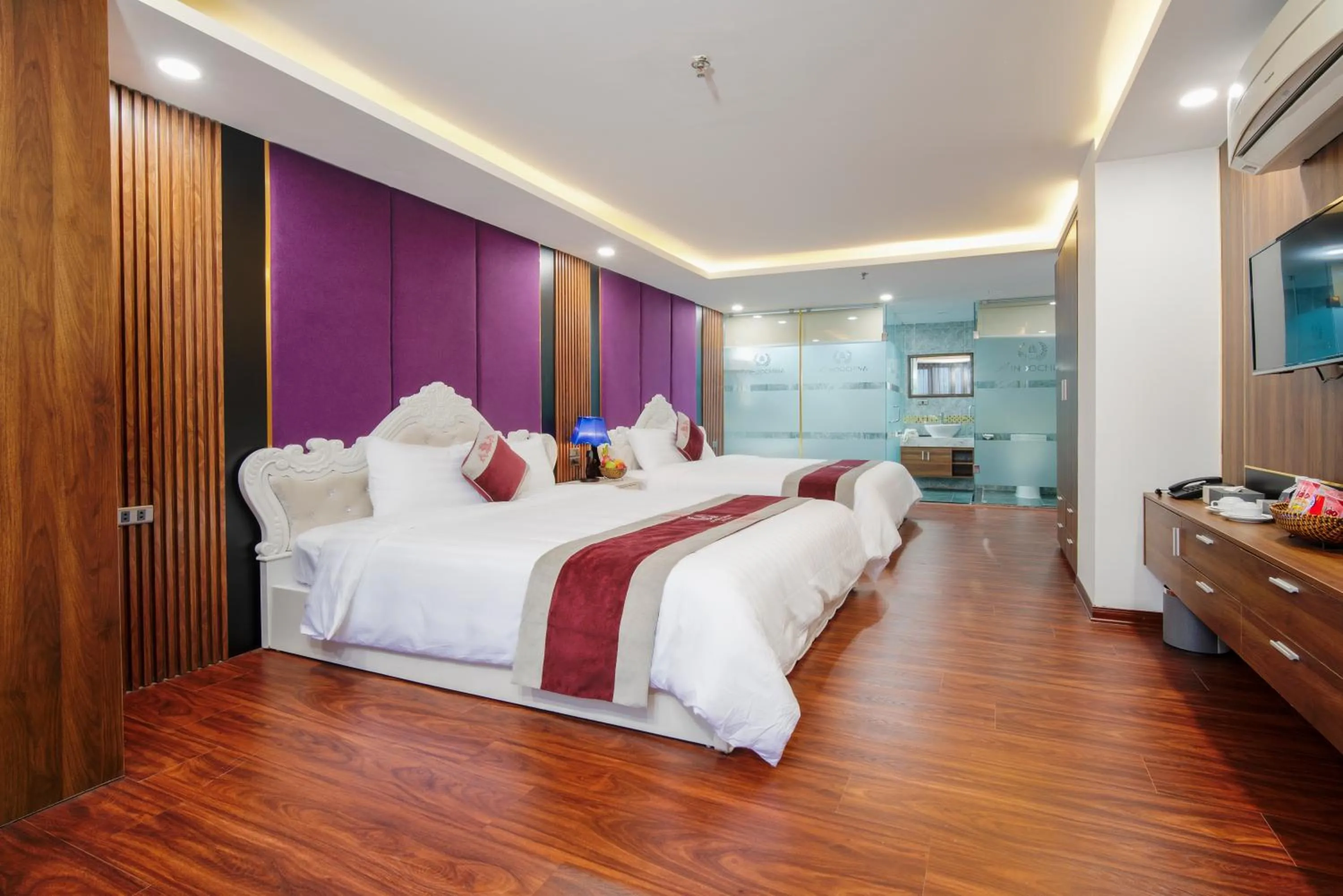 Photo of the whole room, Bed in Me Q Beach Hotel