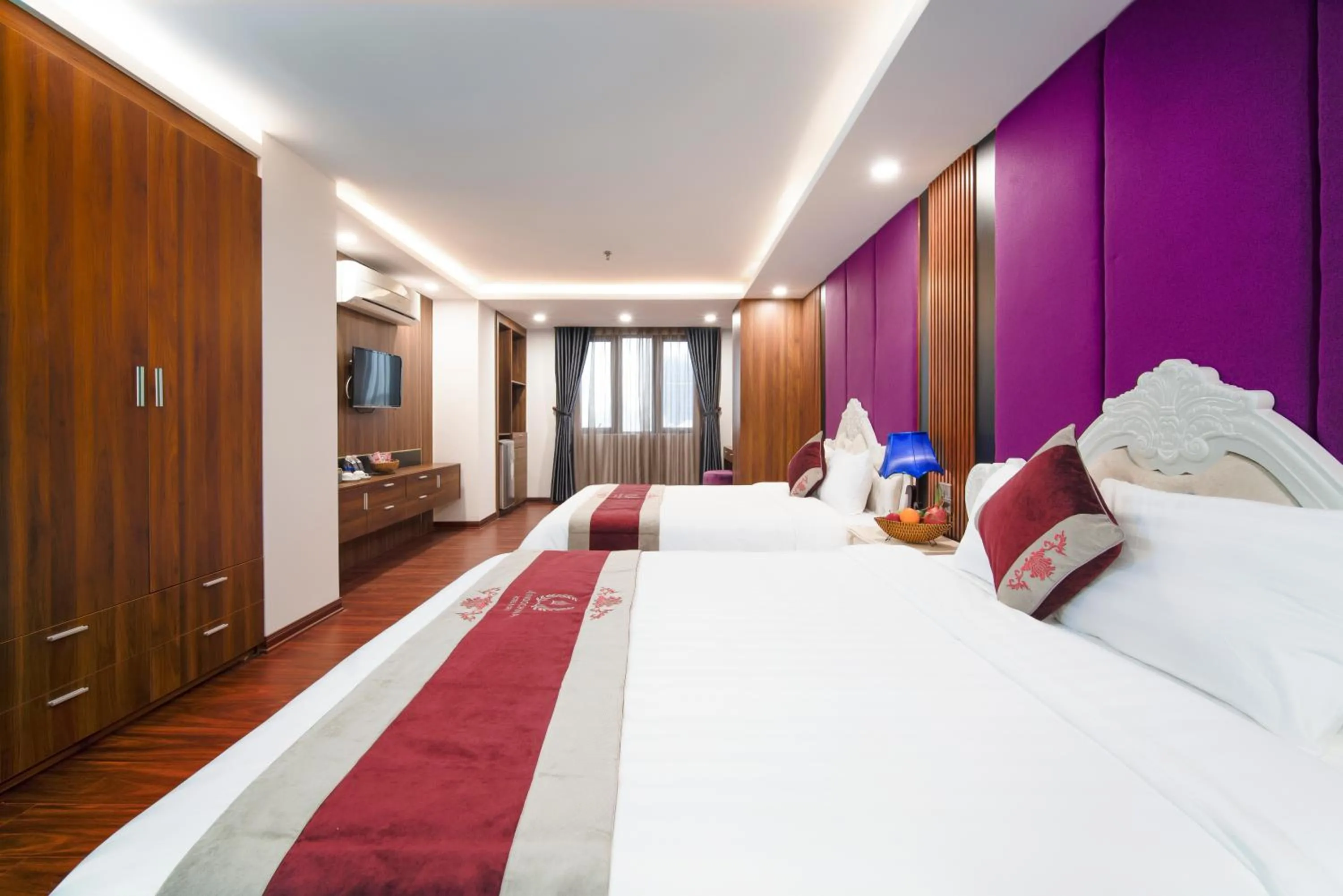 Bed in Me Q Beach Hotel