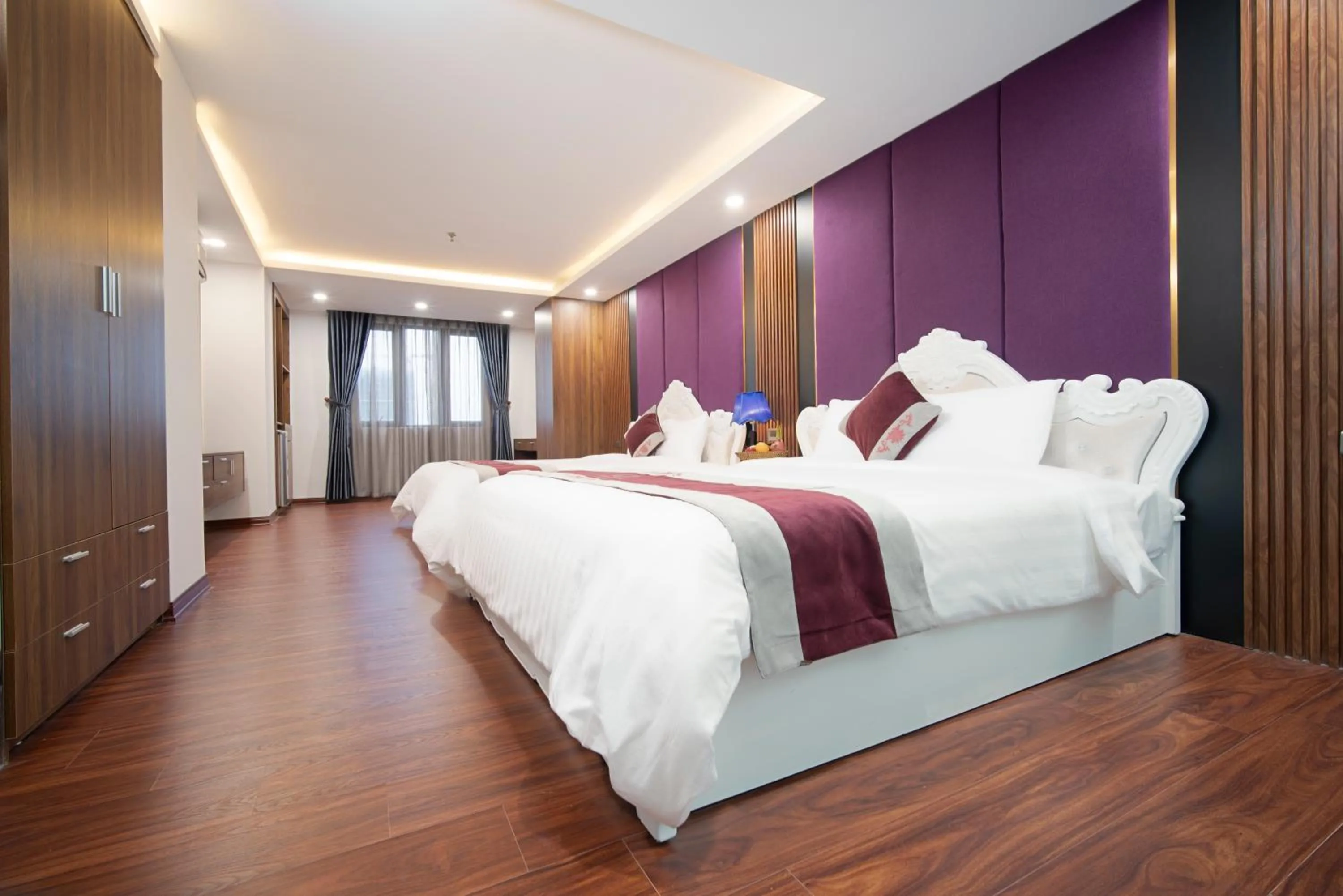 Bedroom, Bed in Me Q Beach Hotel