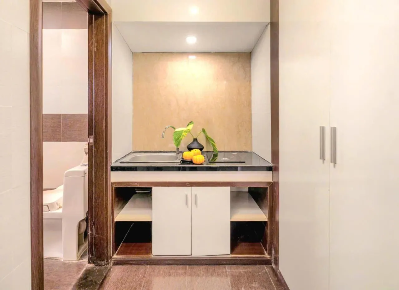 Kitchen or kitchenette in Me Q Beach Hotel