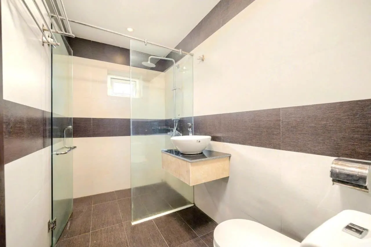Bathroom in Me Q Beach Hotel