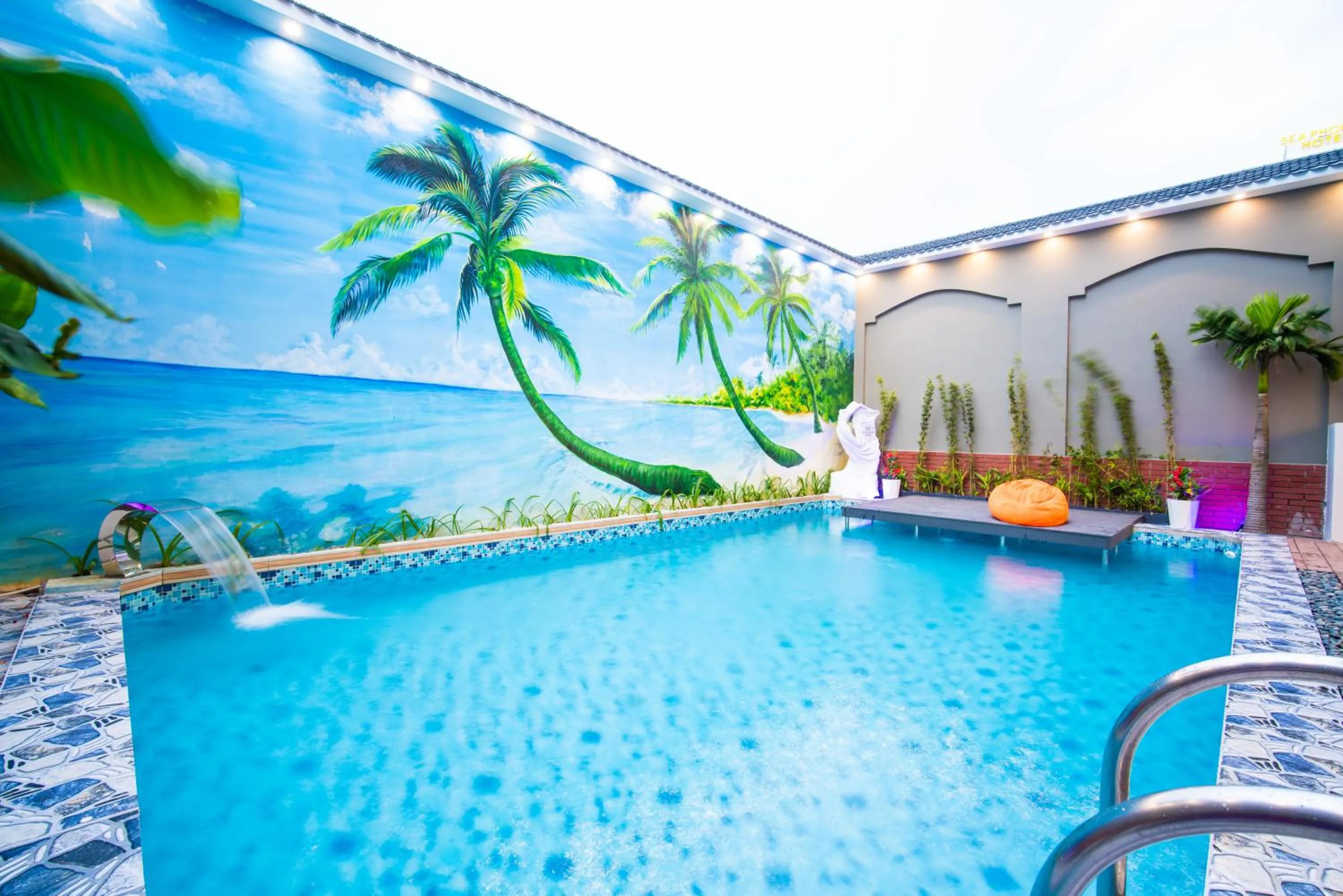 Swimming pool in Me Q Beach Hotel