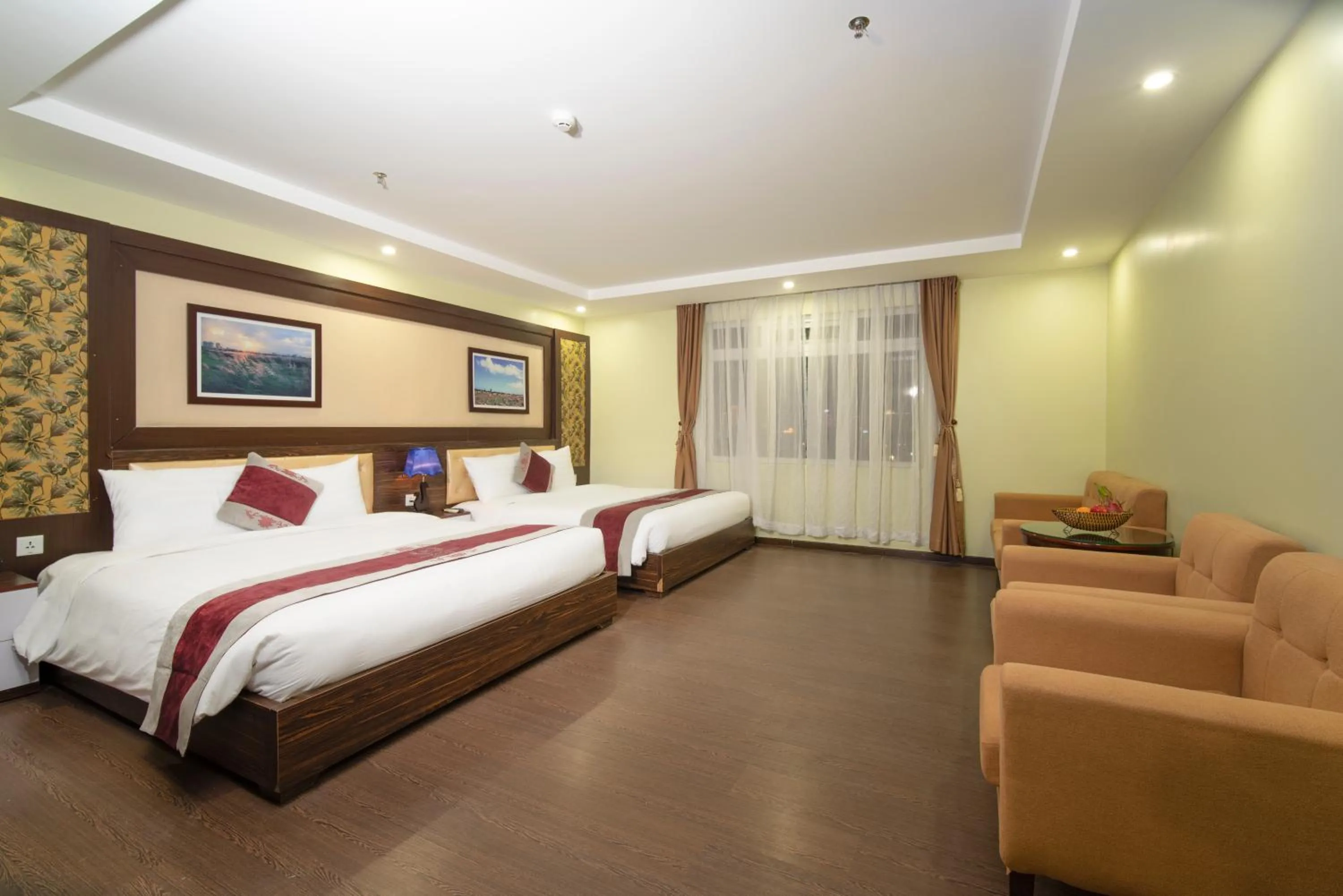 Photo of the whole room, Bed in Me Q Beach Hotel