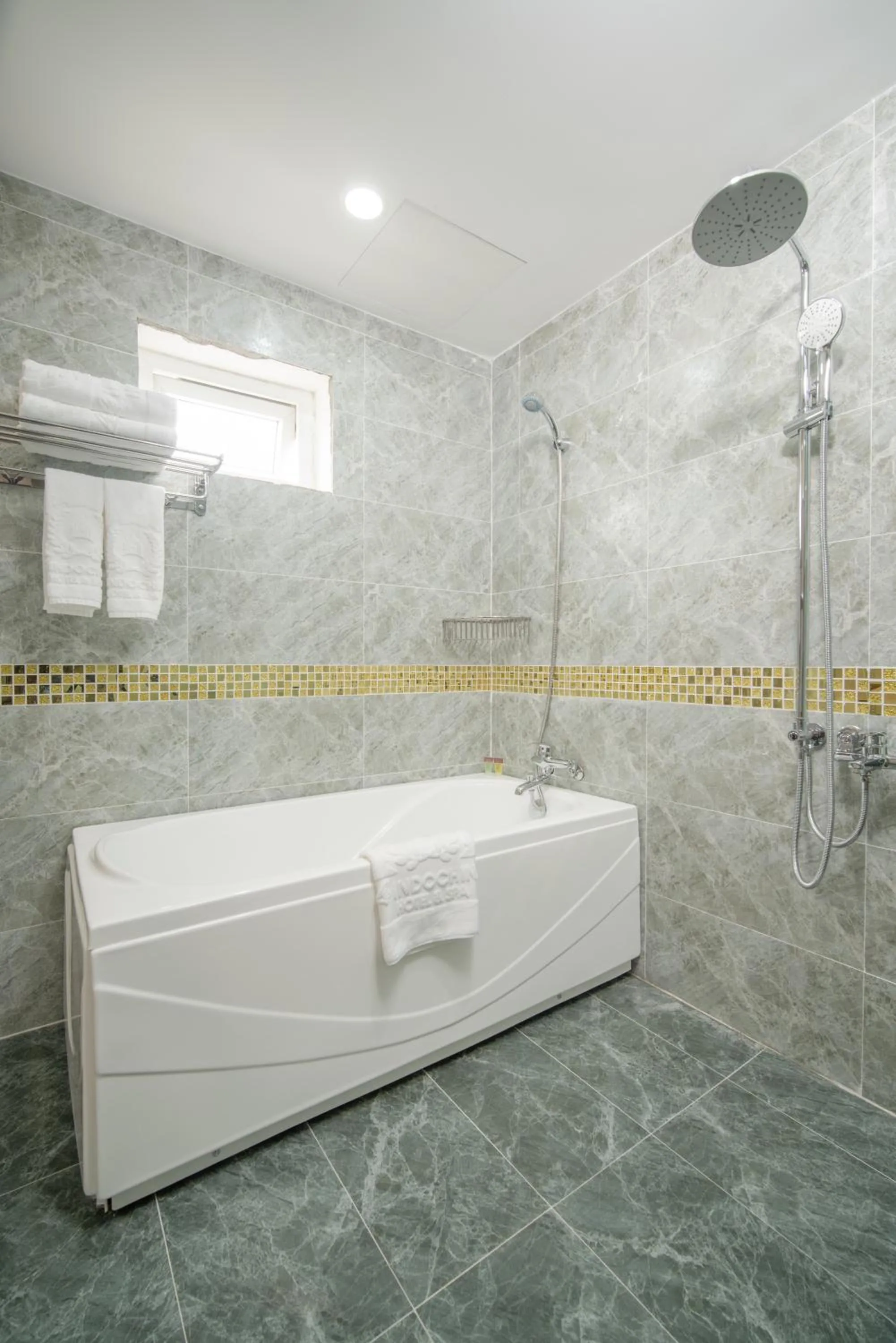Bath in Me Q Beach Hotel