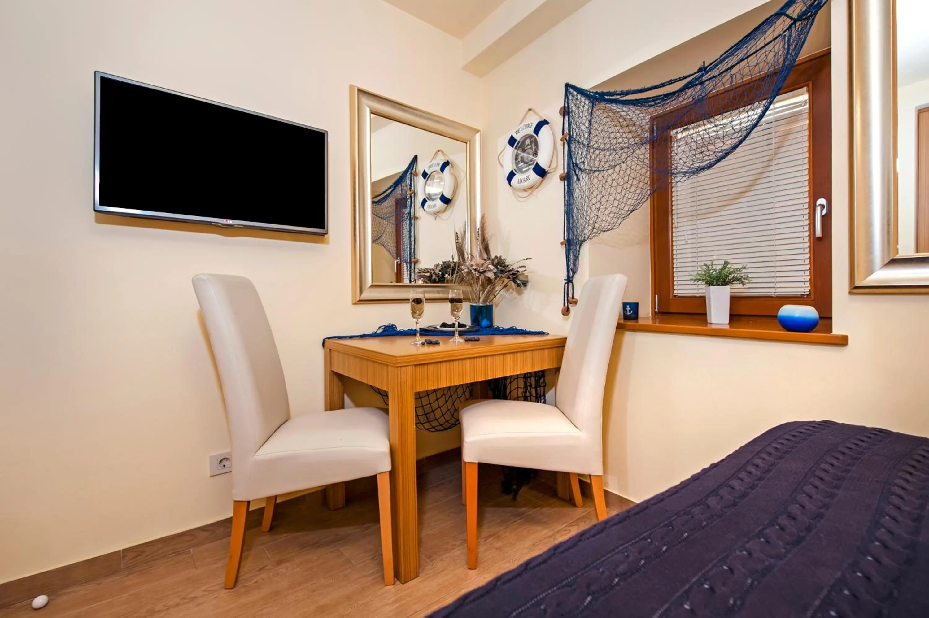 TV and multimedia, Bed in Guest House Golden Goose
