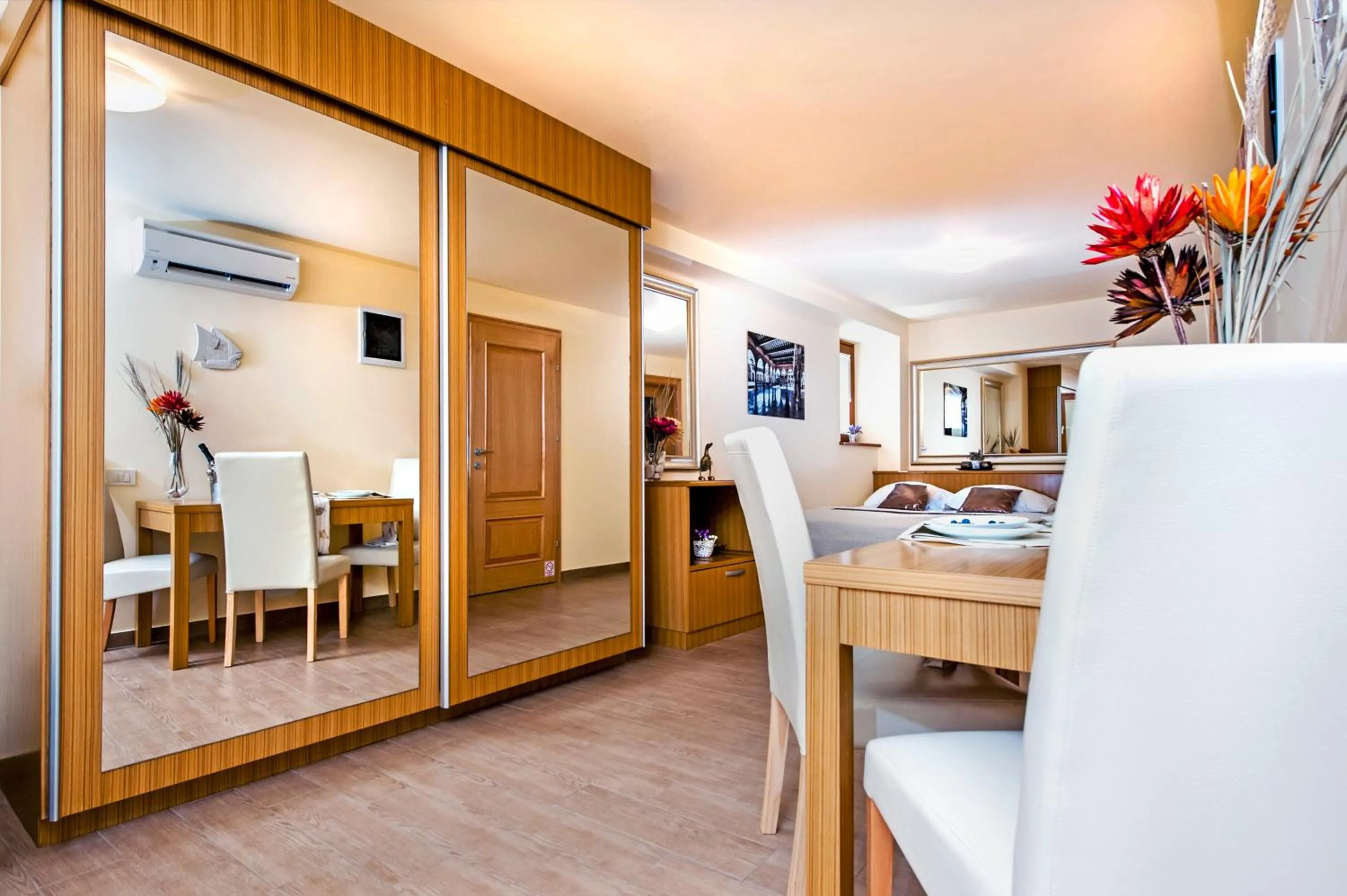 Photo of the whole room in Guest House Golden Goose