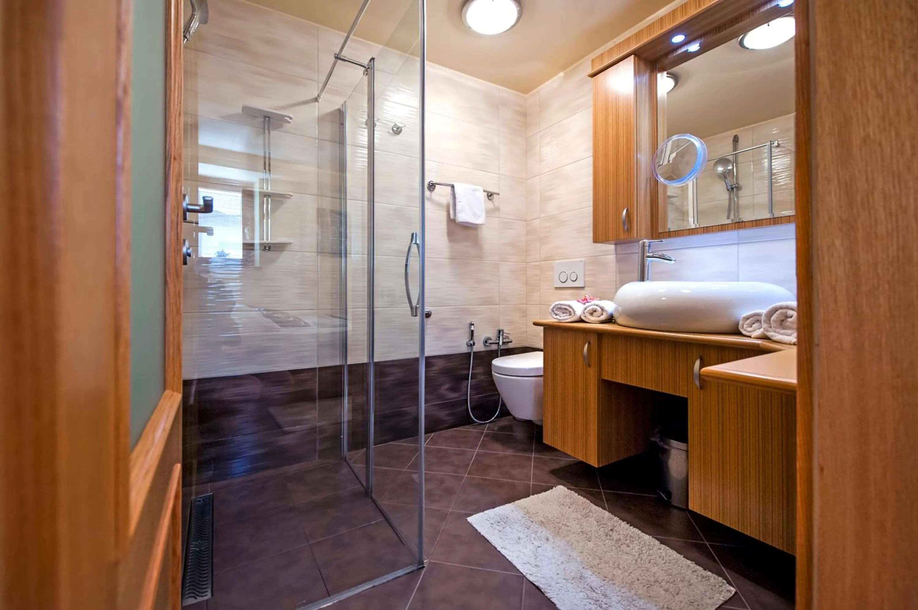 Shower in Guest House Golden Goose