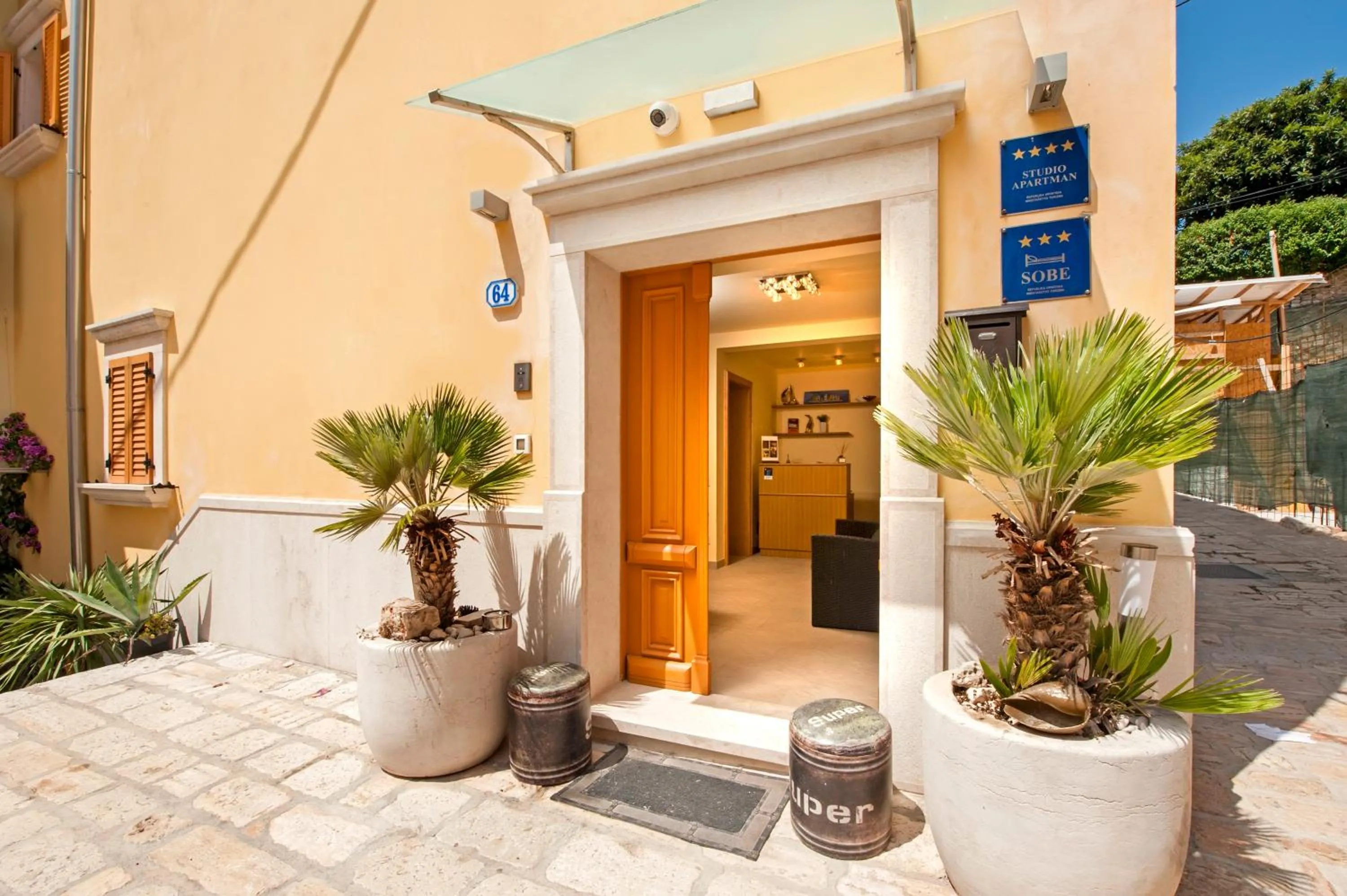 Property building in Guest House Golden Goose