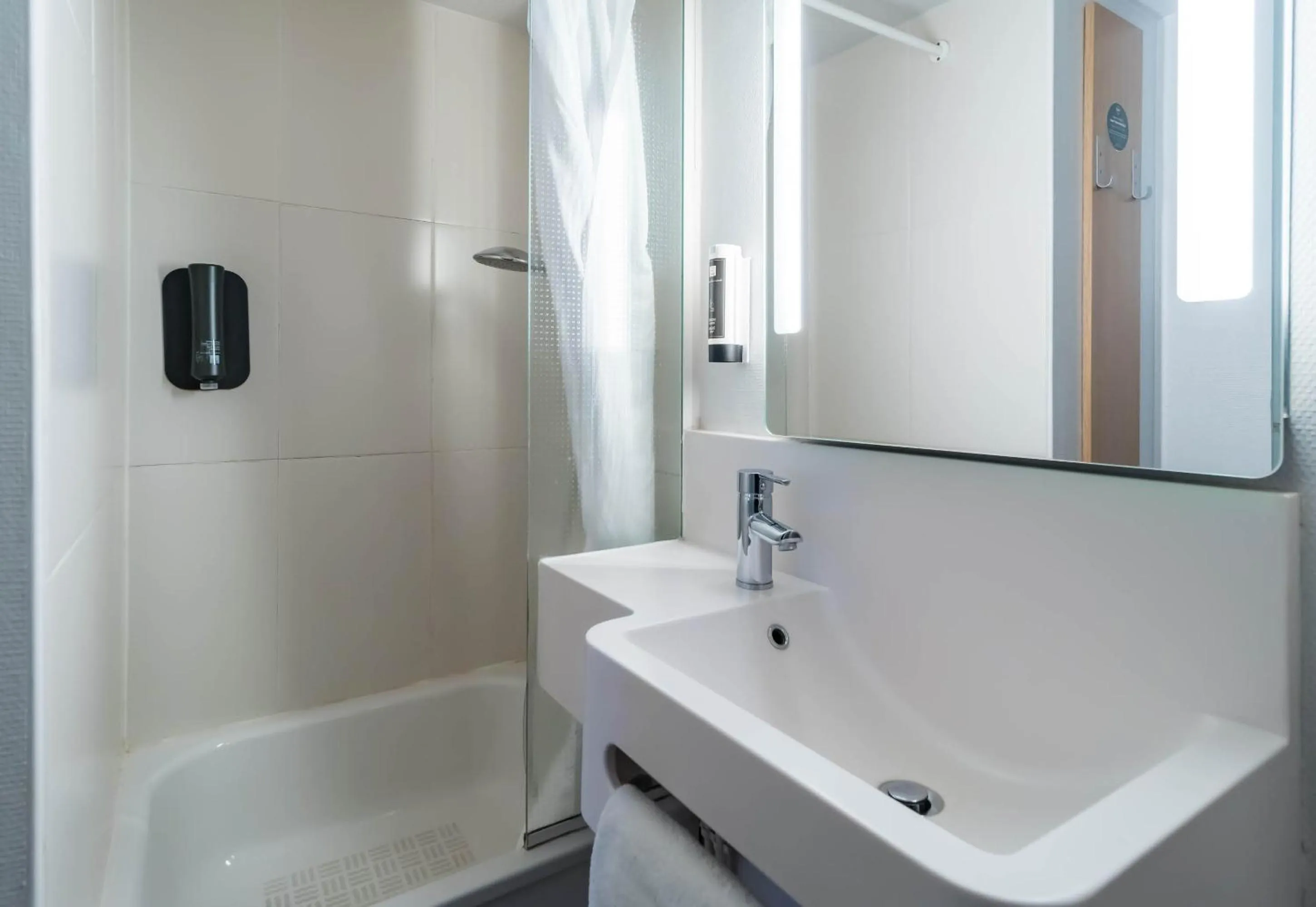 Bathroom in B&B HOTEL Saint-Brieuc