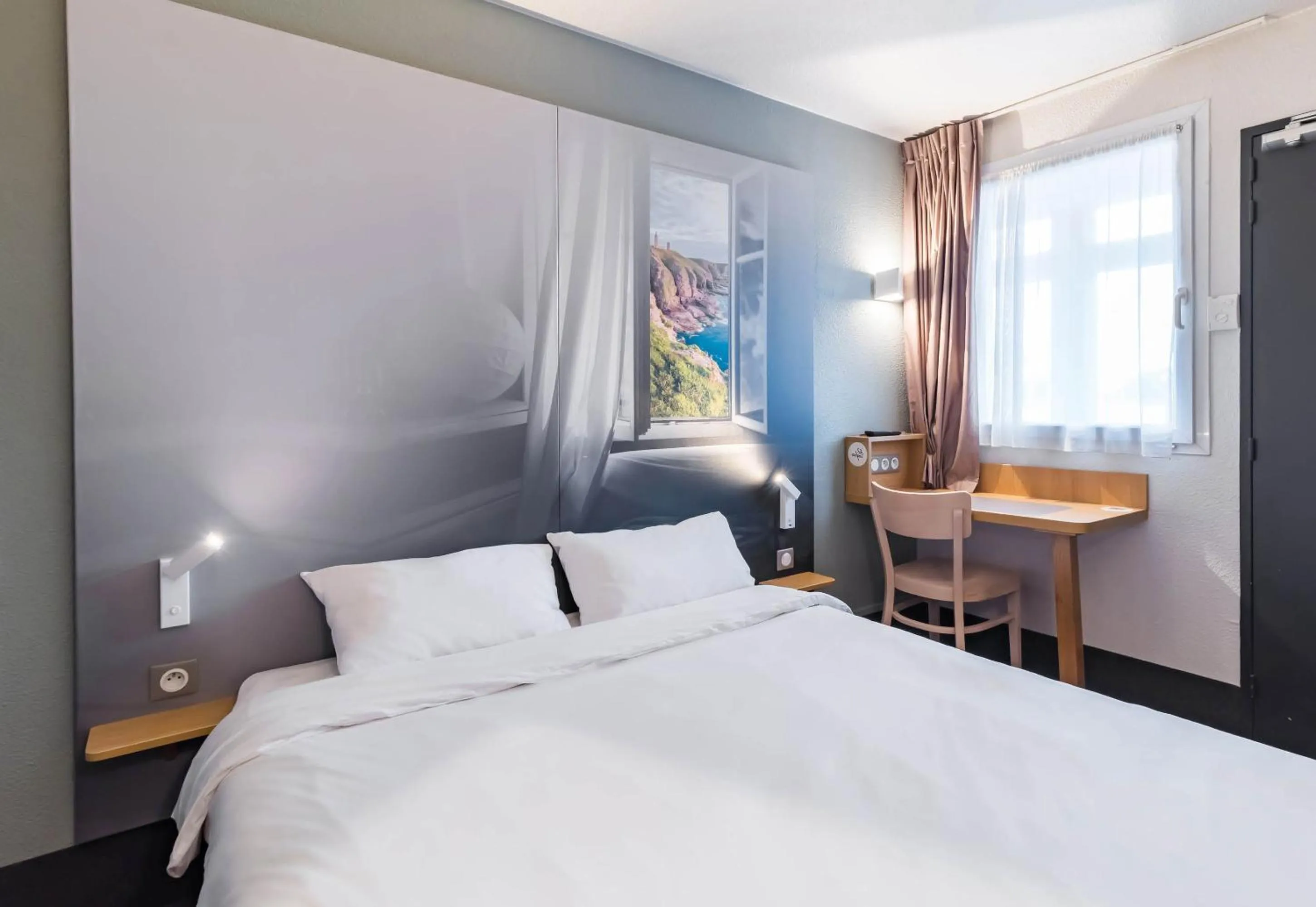 Bedroom, Bed in B&B HOTEL Saint-Brieuc