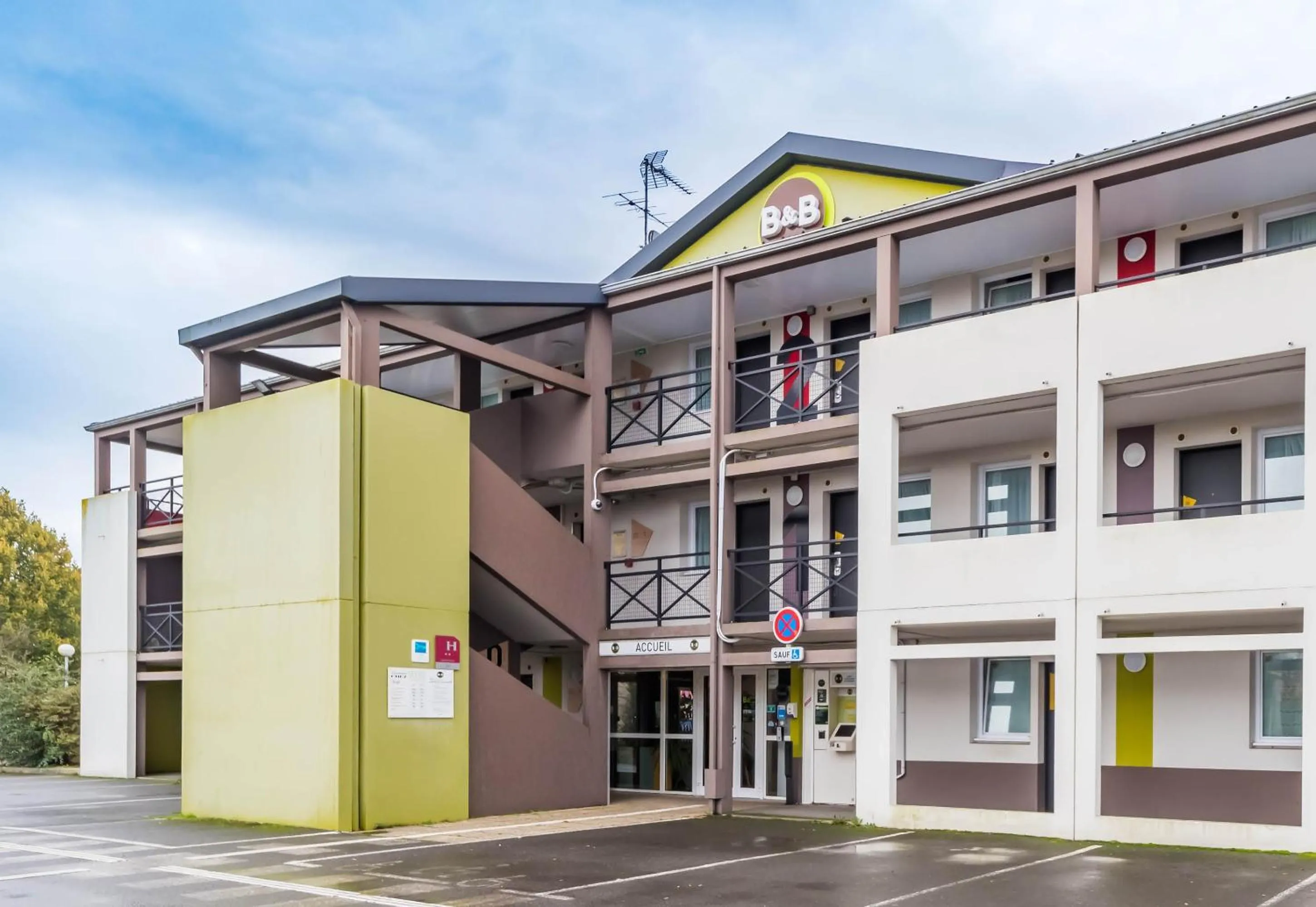 Property building in B&B HOTEL Saint-Brieuc