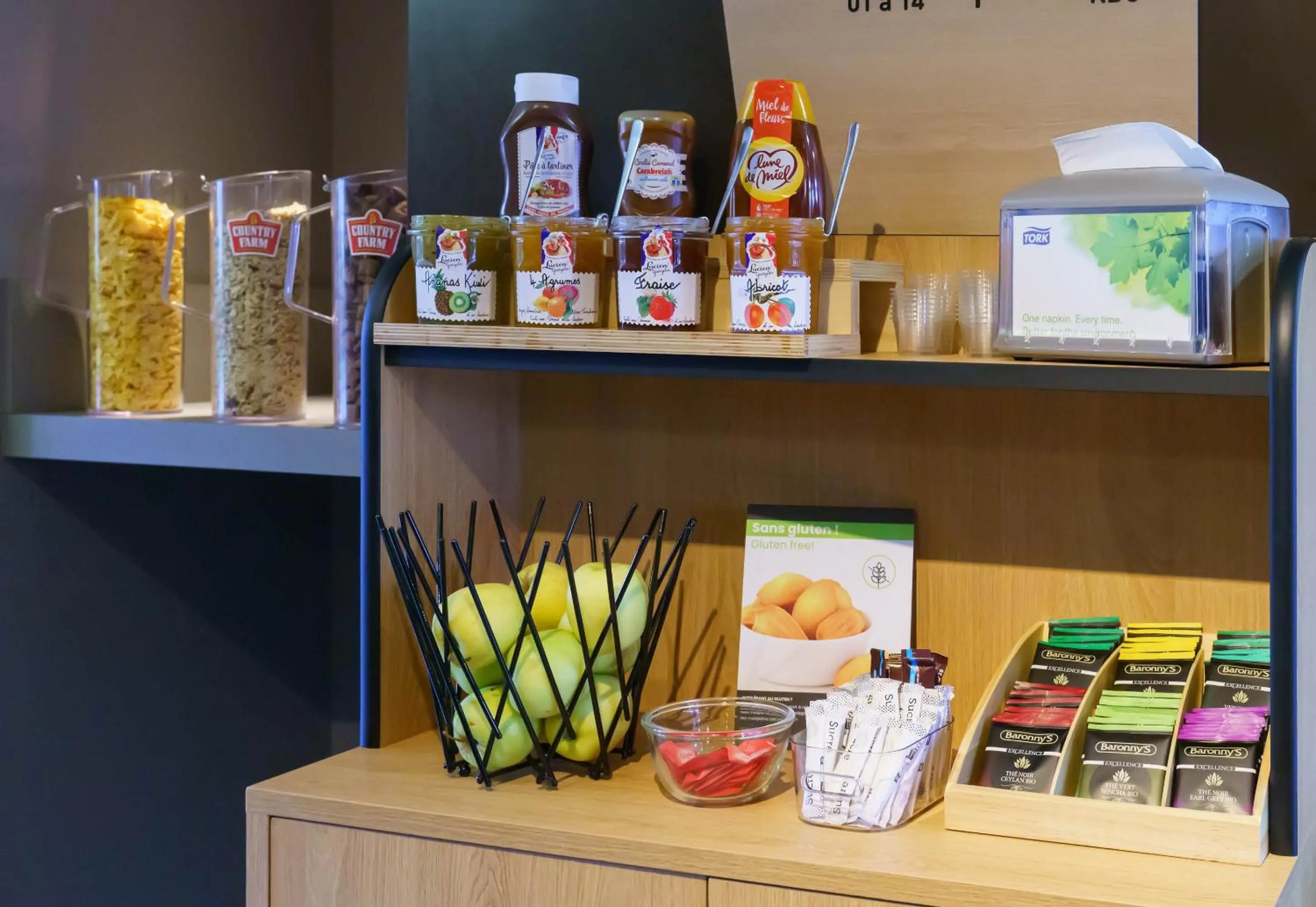 Breakfast in B&B HOTEL Saint-Brieuc