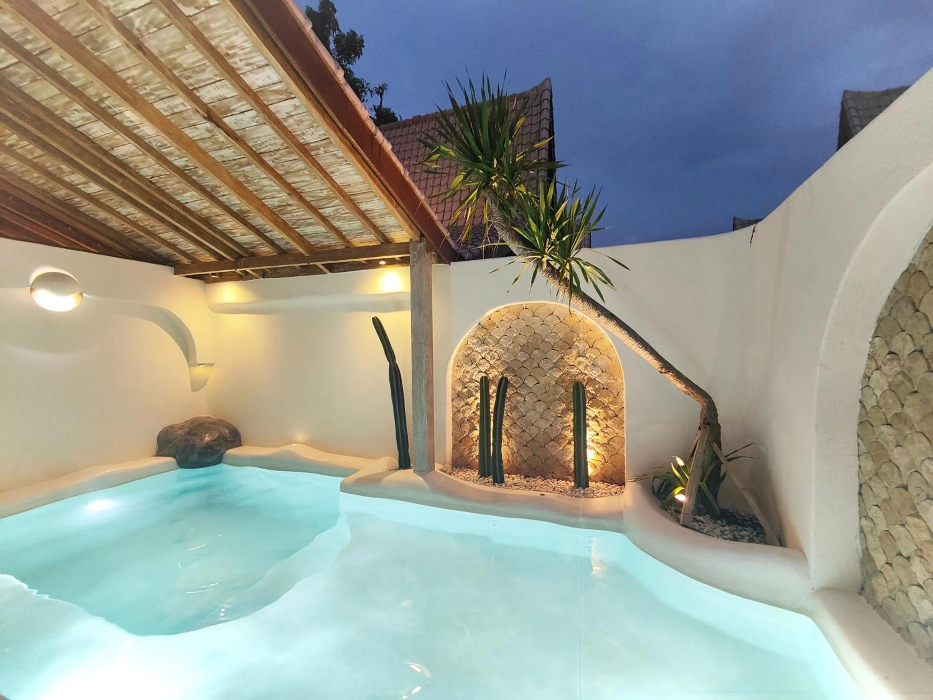 Swimming pool in Kaleydo Villas