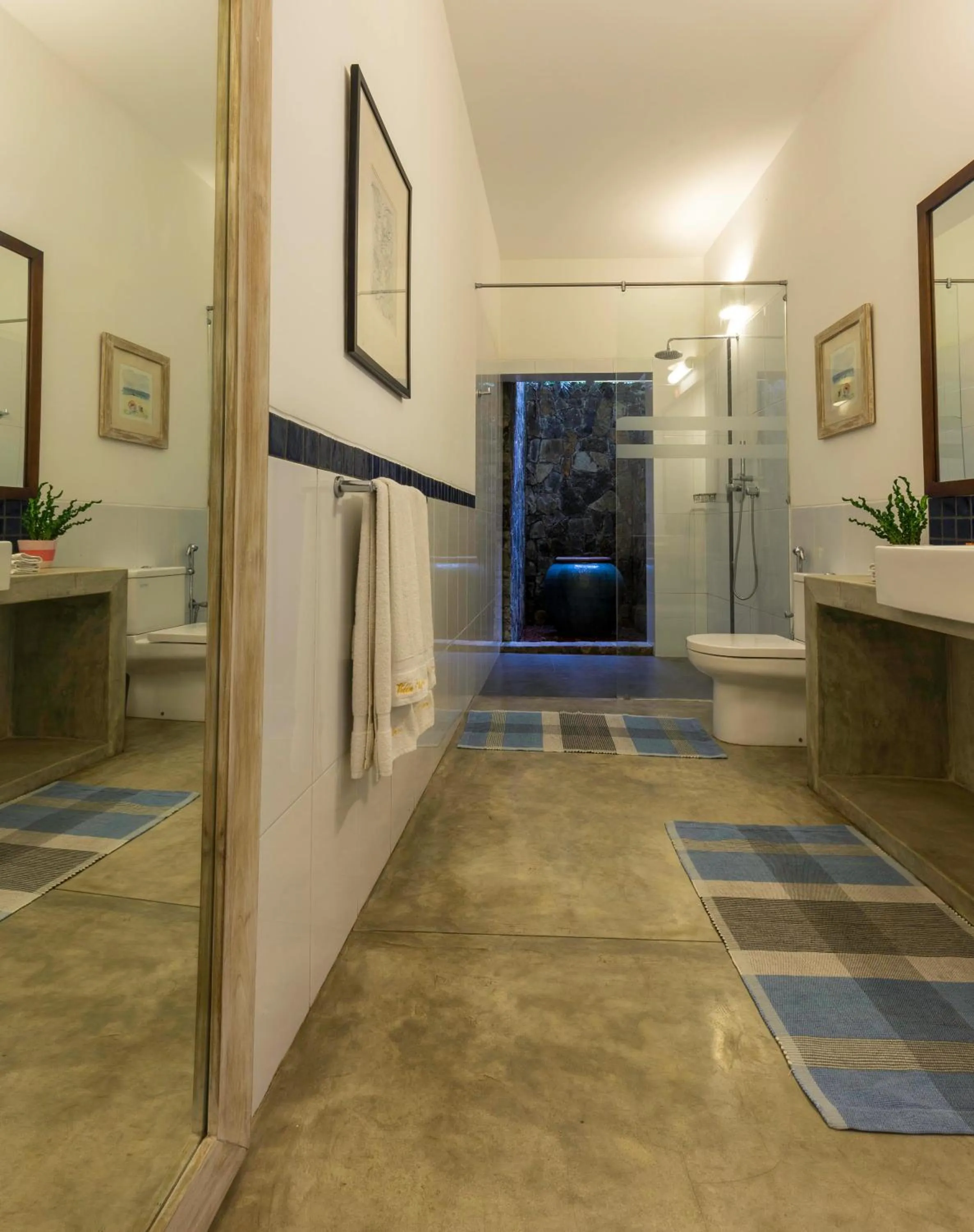 Bathroom in Villa Saffron Hikkaduwa