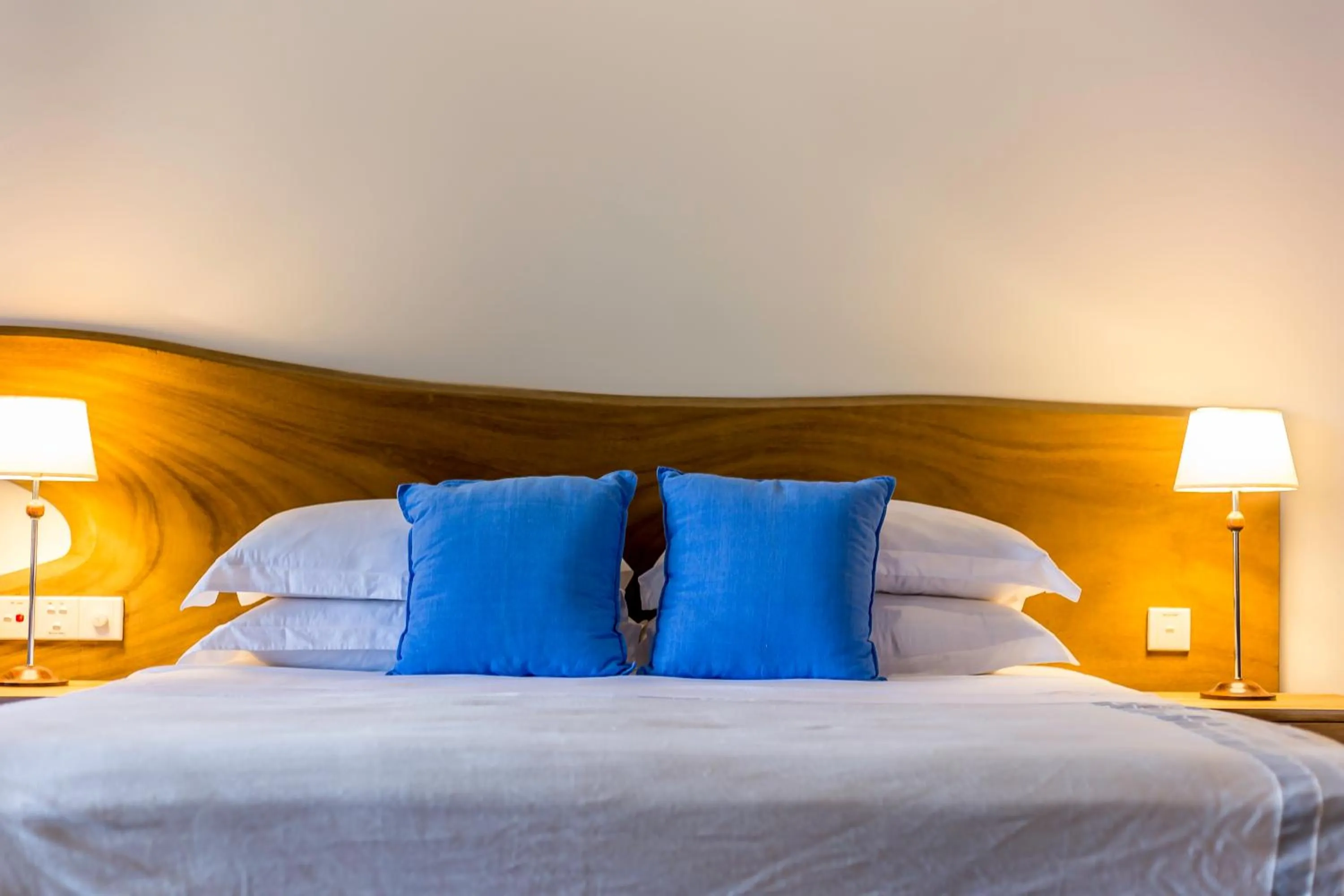 Bed in Villa Saffron Hikkaduwa