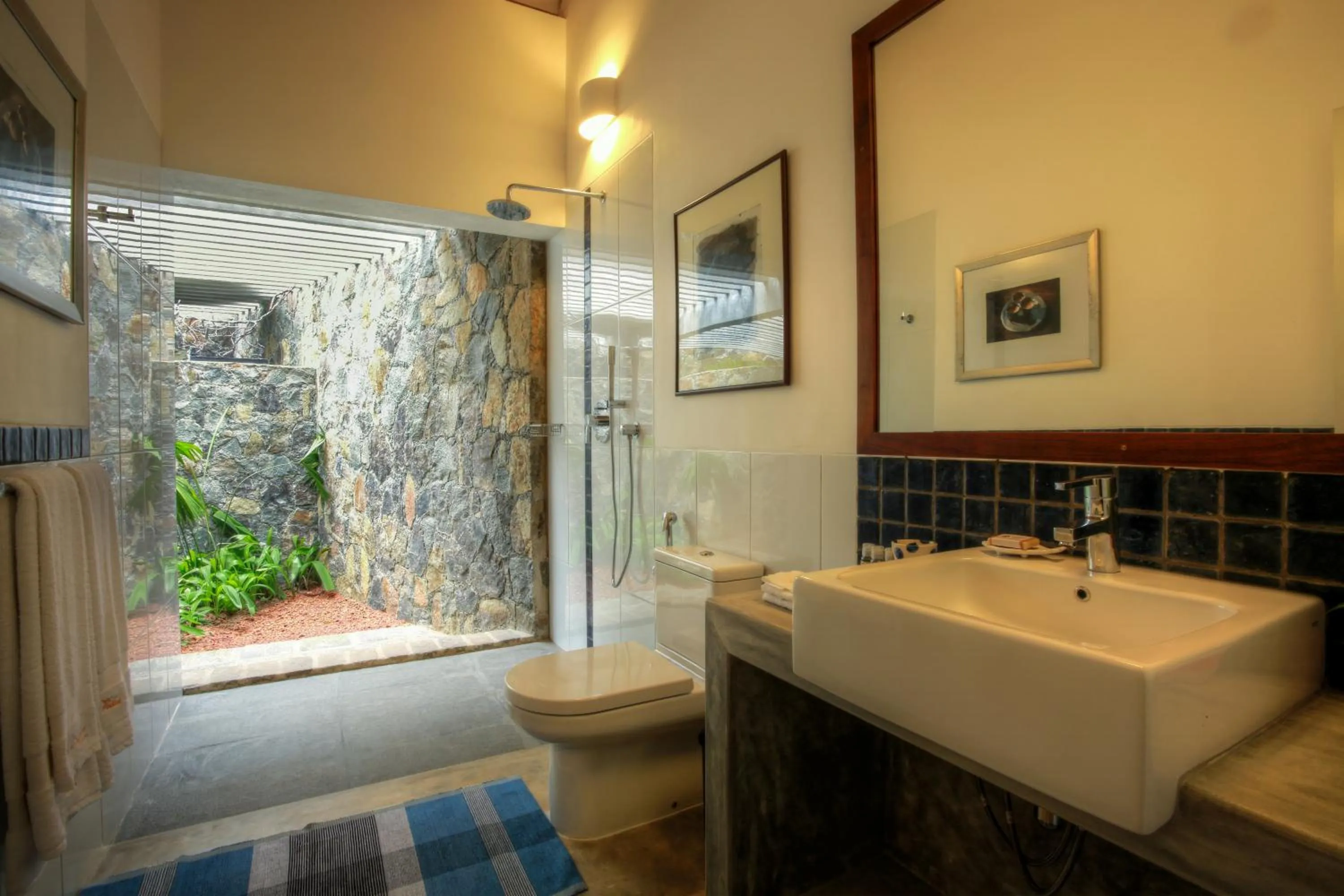 Bathroom in Villa Saffron Hikkaduwa