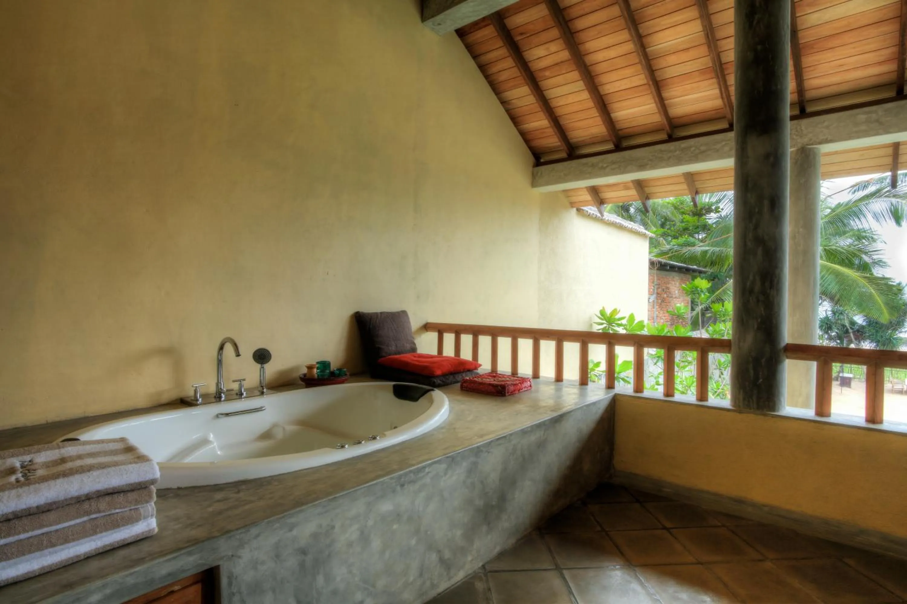 Bathroom in Villa Saffron Hikkaduwa