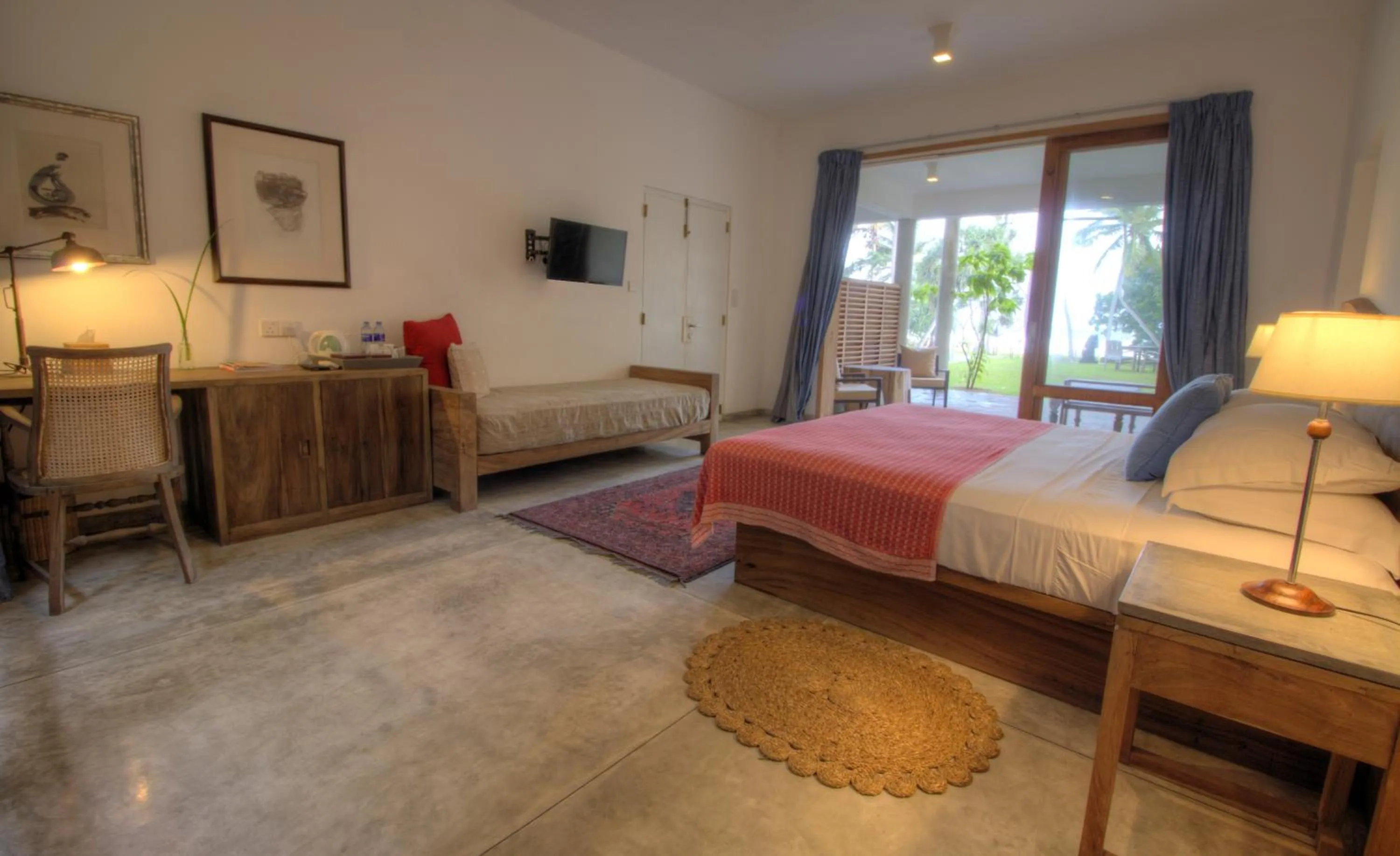 Bed in Villa Saffron Hikkaduwa