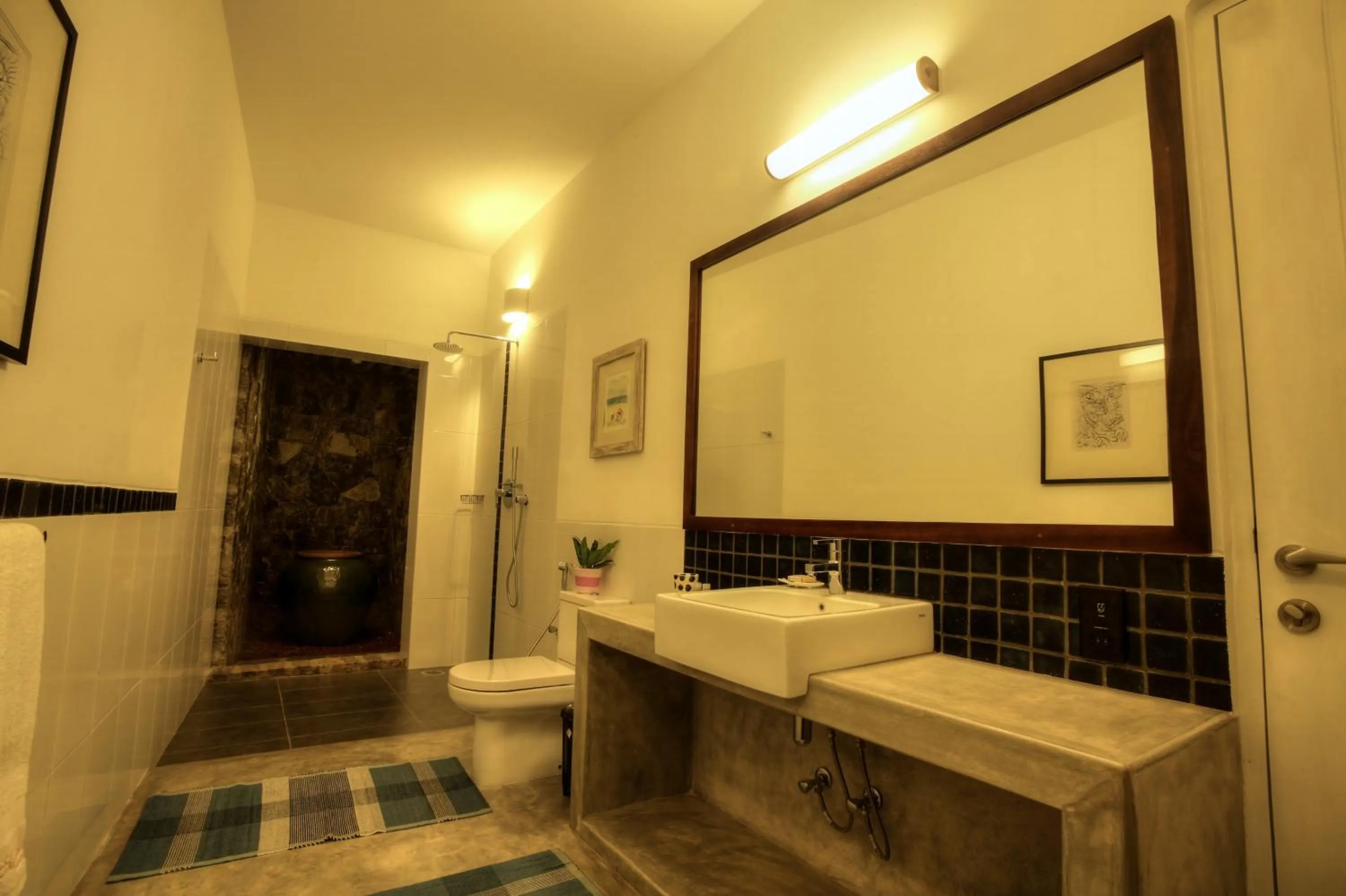 Bathroom in Villa Saffron Hikkaduwa