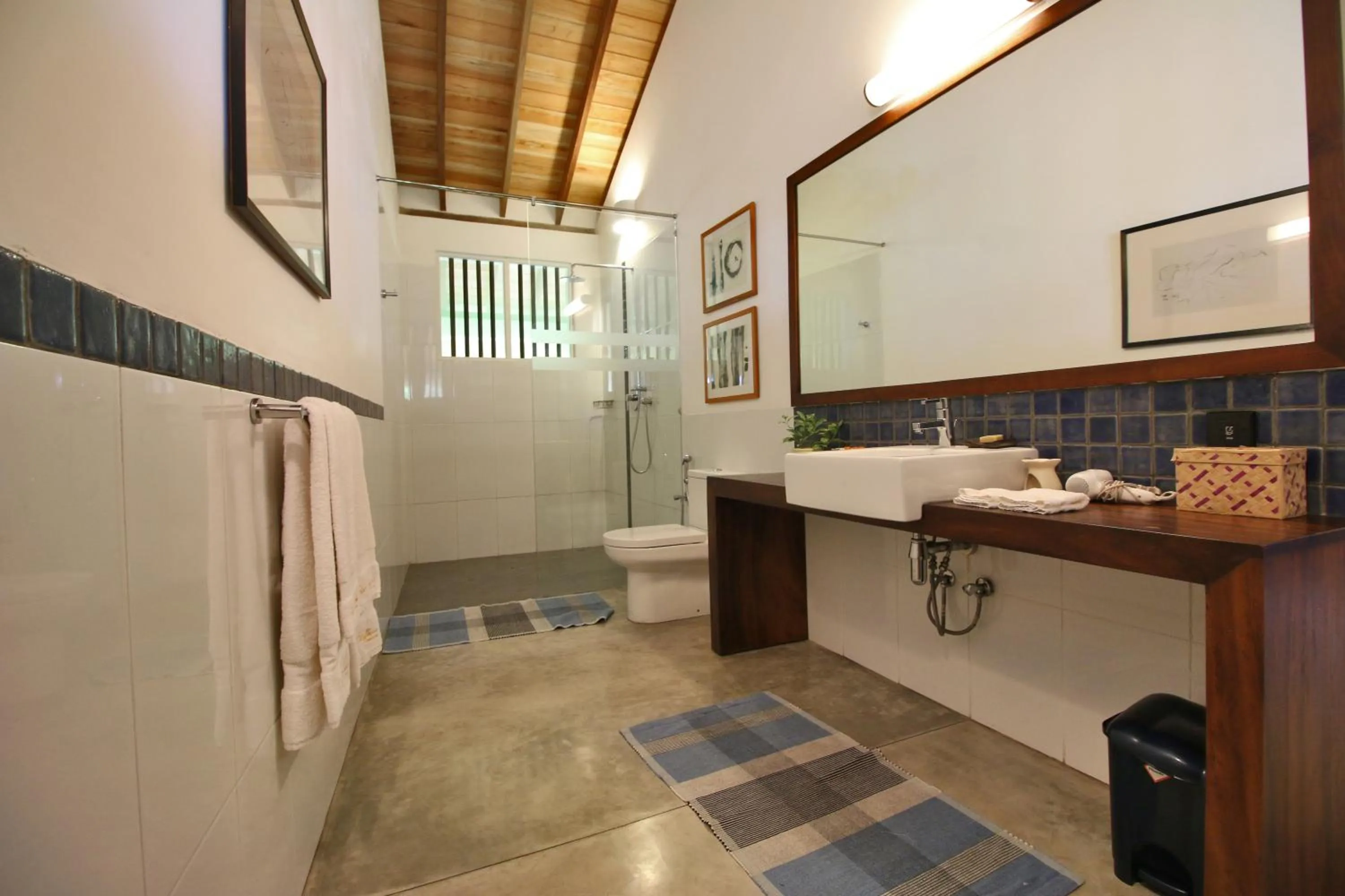 Bathroom in Villa Saffron Hikkaduwa