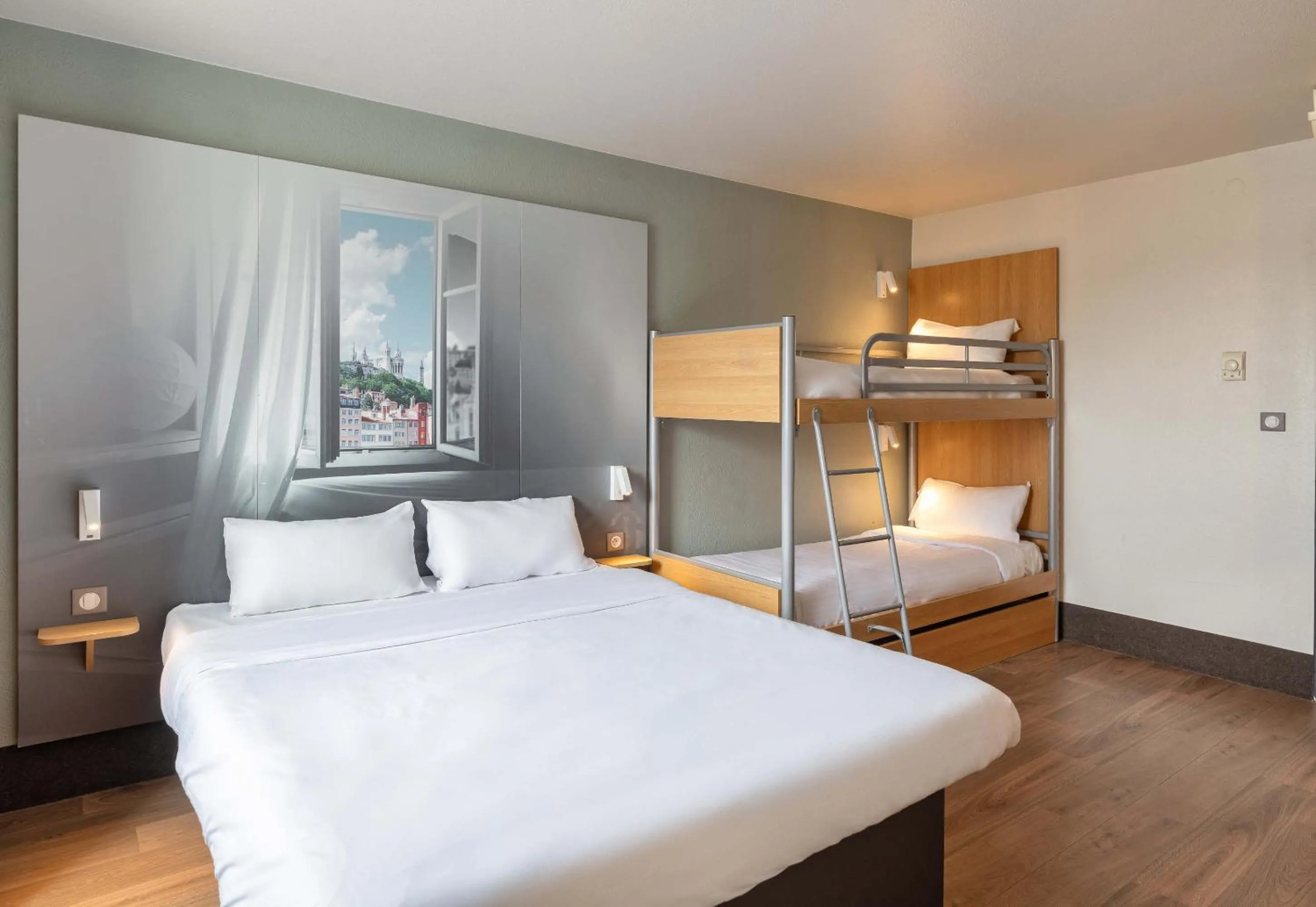 Bedroom, Bed in B&B HOTEL Lyon Grand Stade Meyzieu