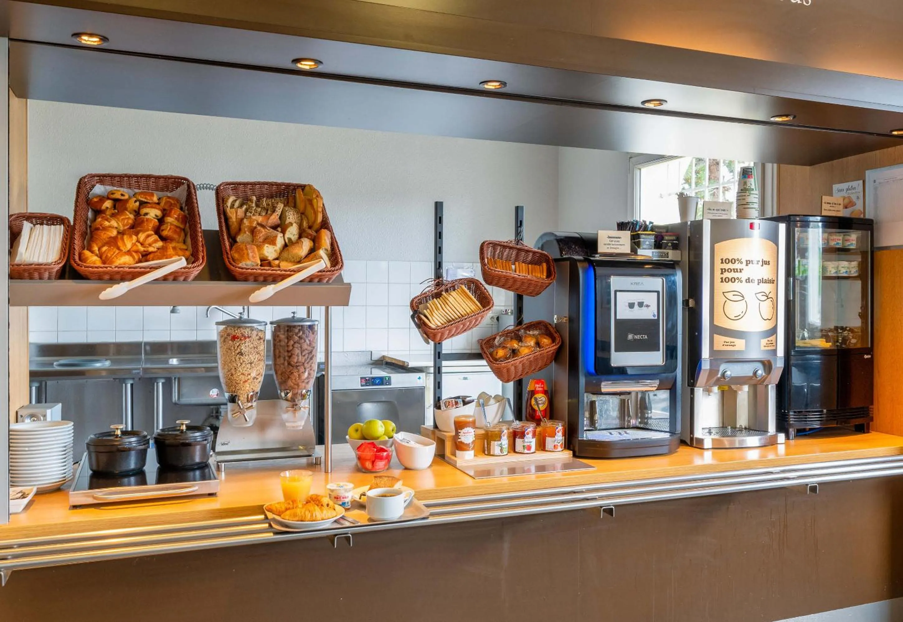 Breakfast in B&B HOTEL Lyon Grand Stade Meyzieu