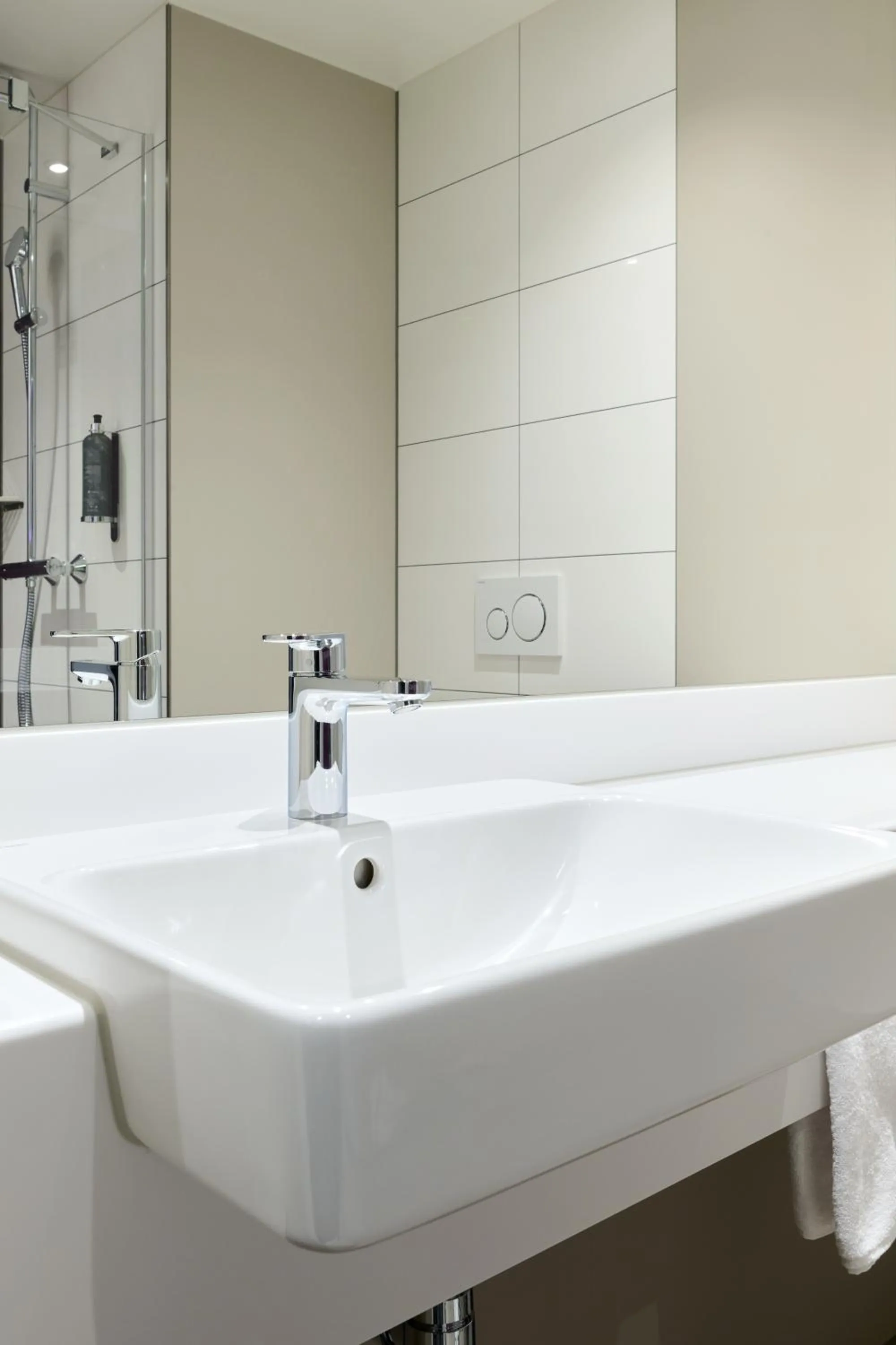Bathroom in Premier Inn München City West