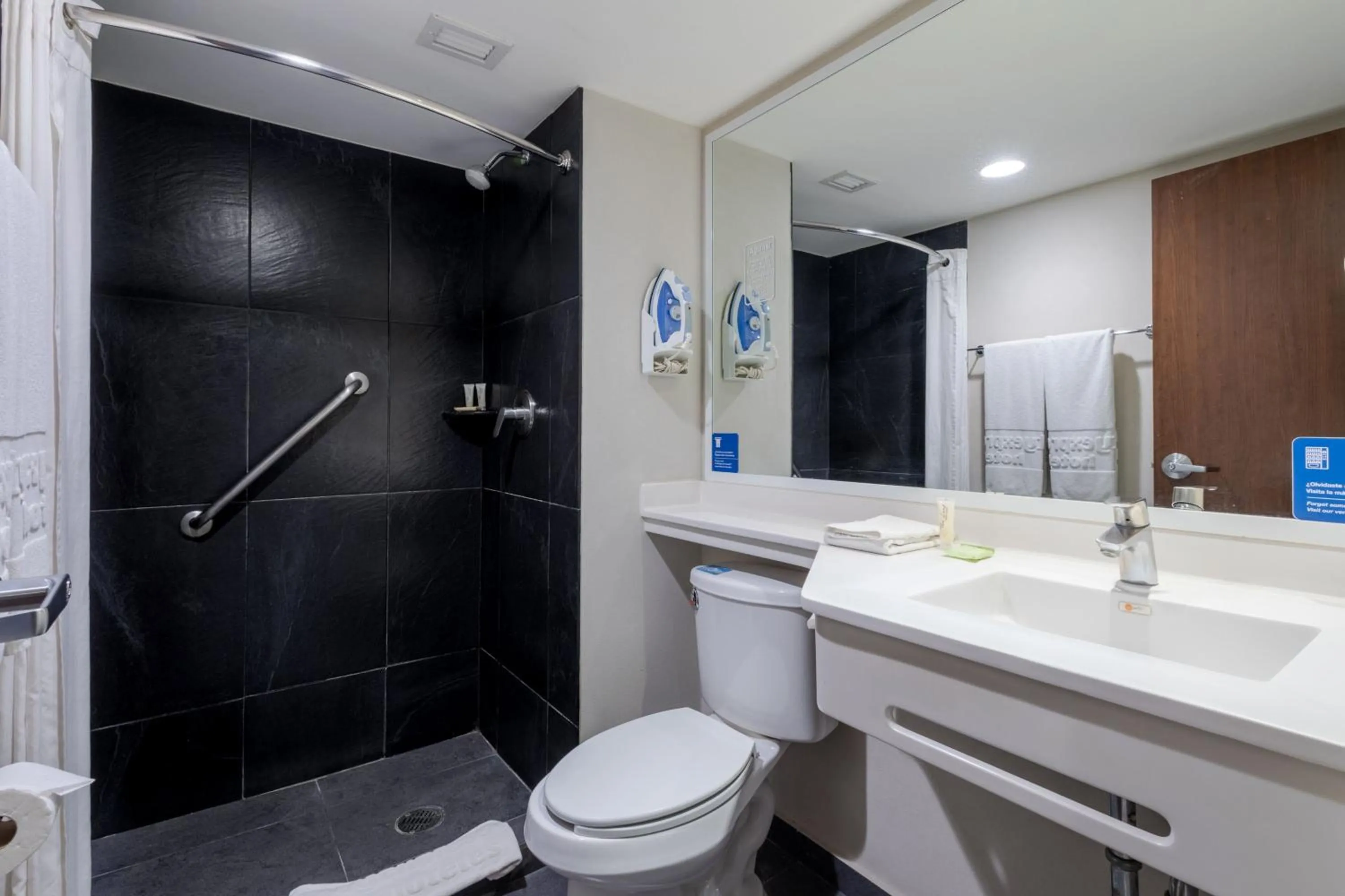 Bathroom in City Express by Marriott Guadalajara Aeropuerto