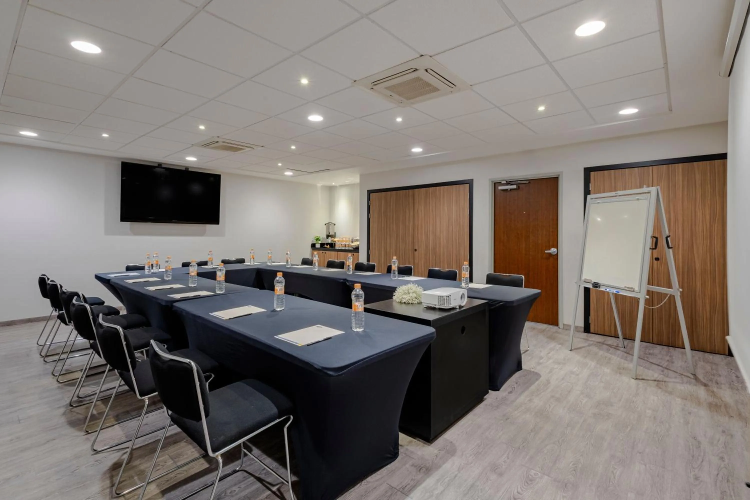Meeting/conference room in City Express by Marriott Guadalajara Aeropuerto