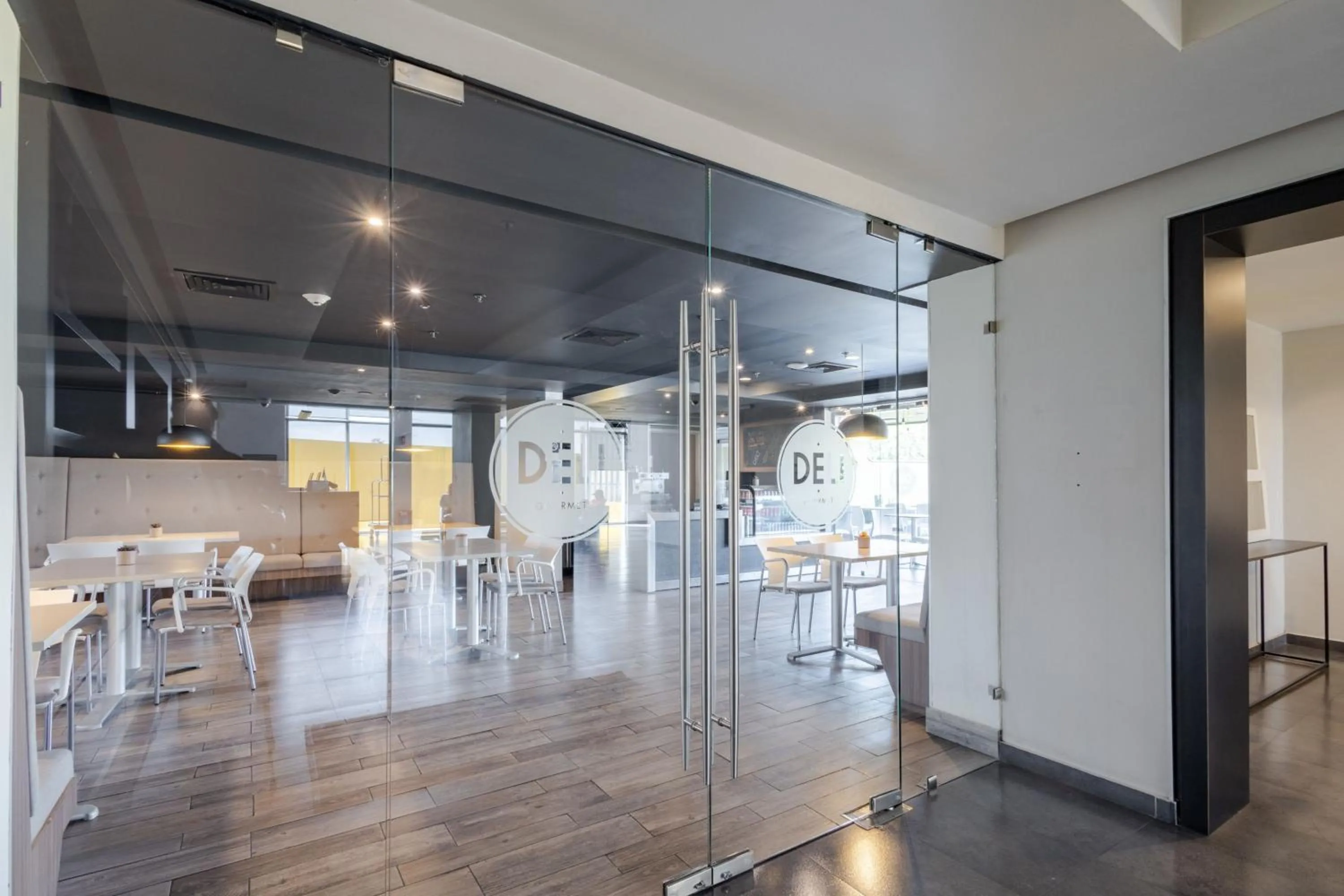 Restaurant/places to eat in City Express by Marriott Guadalajara Aeropuerto