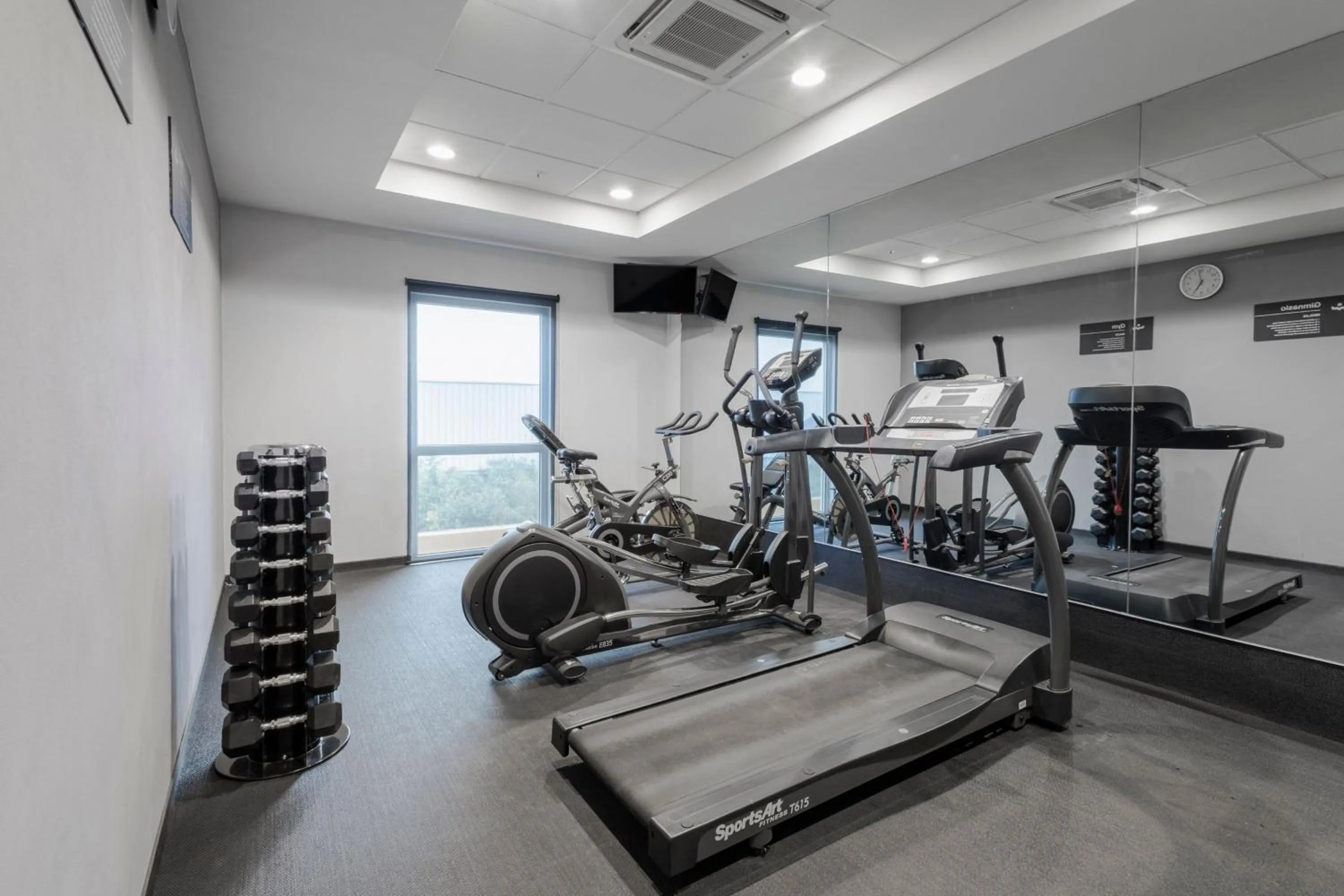 Fitness centre/facilities in City Express by Marriott Guadalajara Aeropuerto