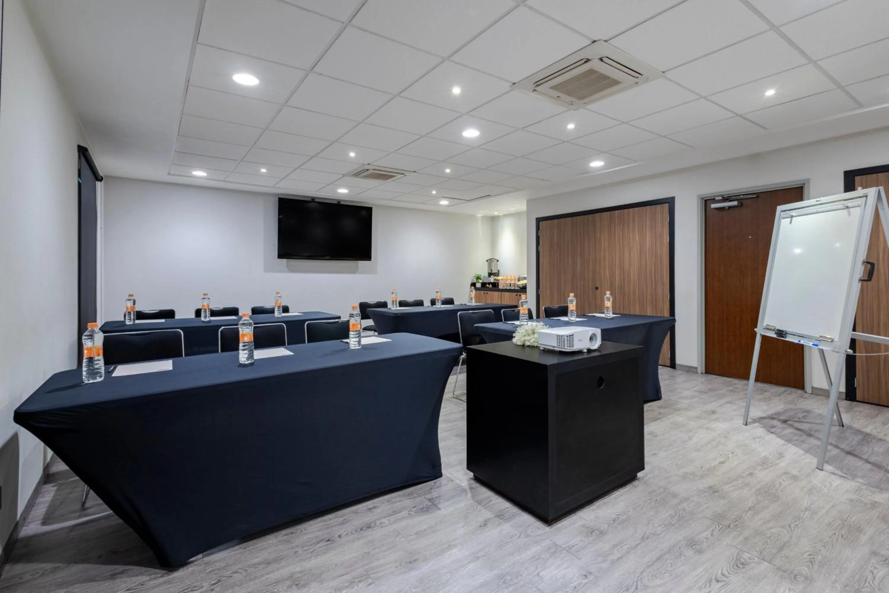 Meeting/conference room in City Express by Marriott Guadalajara Aeropuerto