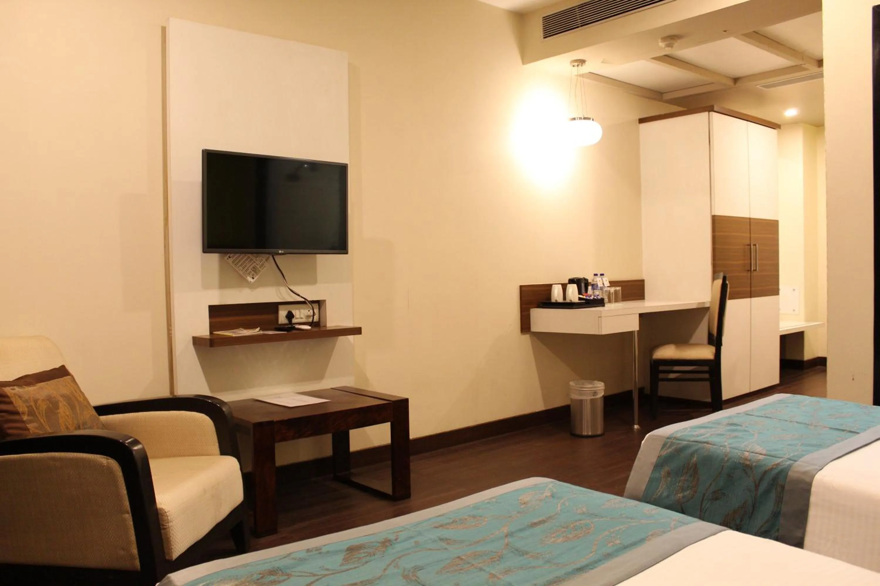 TV and multimedia, Bed in The Byke Suraj Plaza Pure Veg, Thane