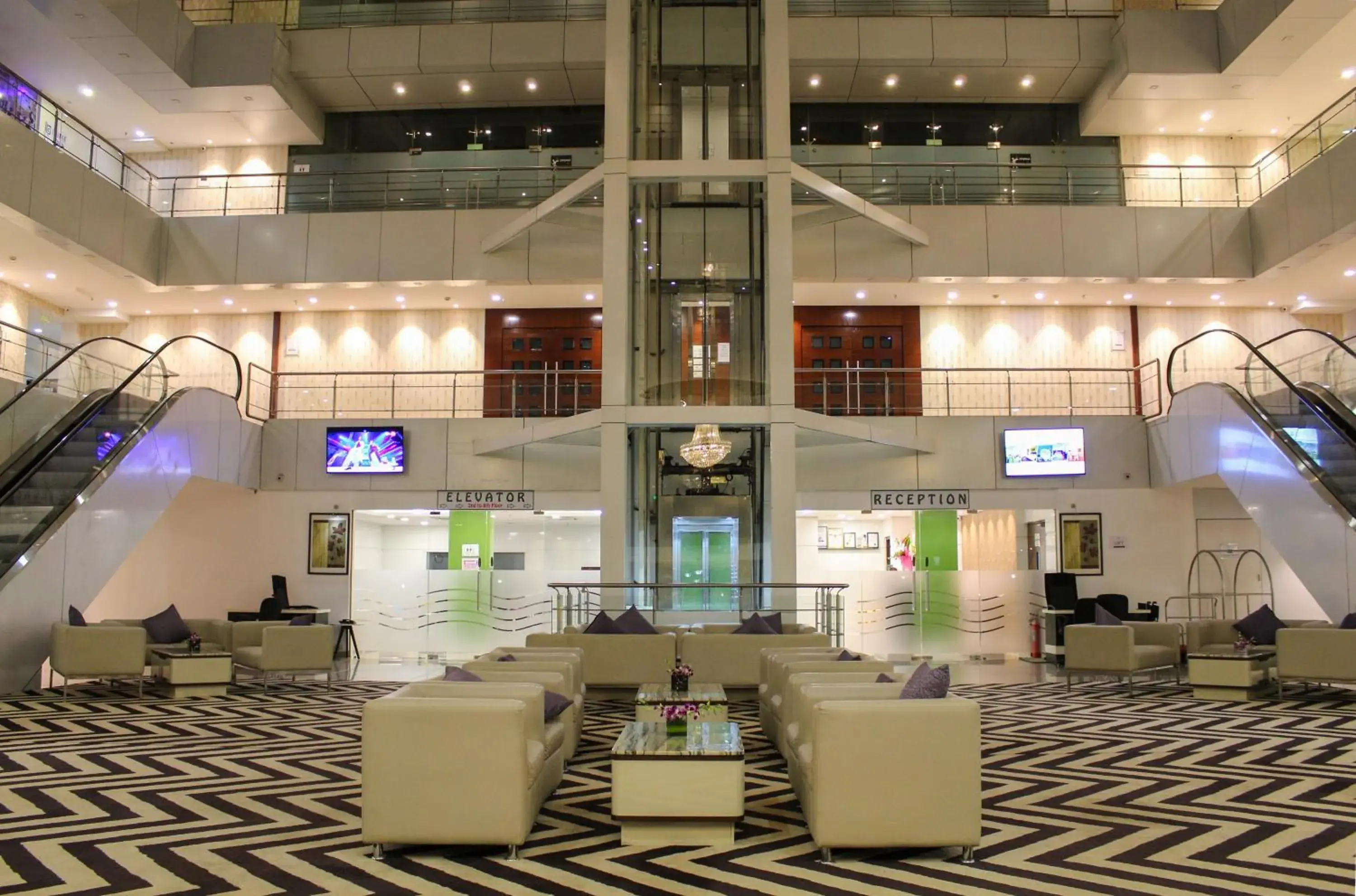 Lobby or reception in The Byke Suraj Plaza Pure Veg, Thane Lobby or reception in The Byke Suraj Plaza Pure Veg, Thane