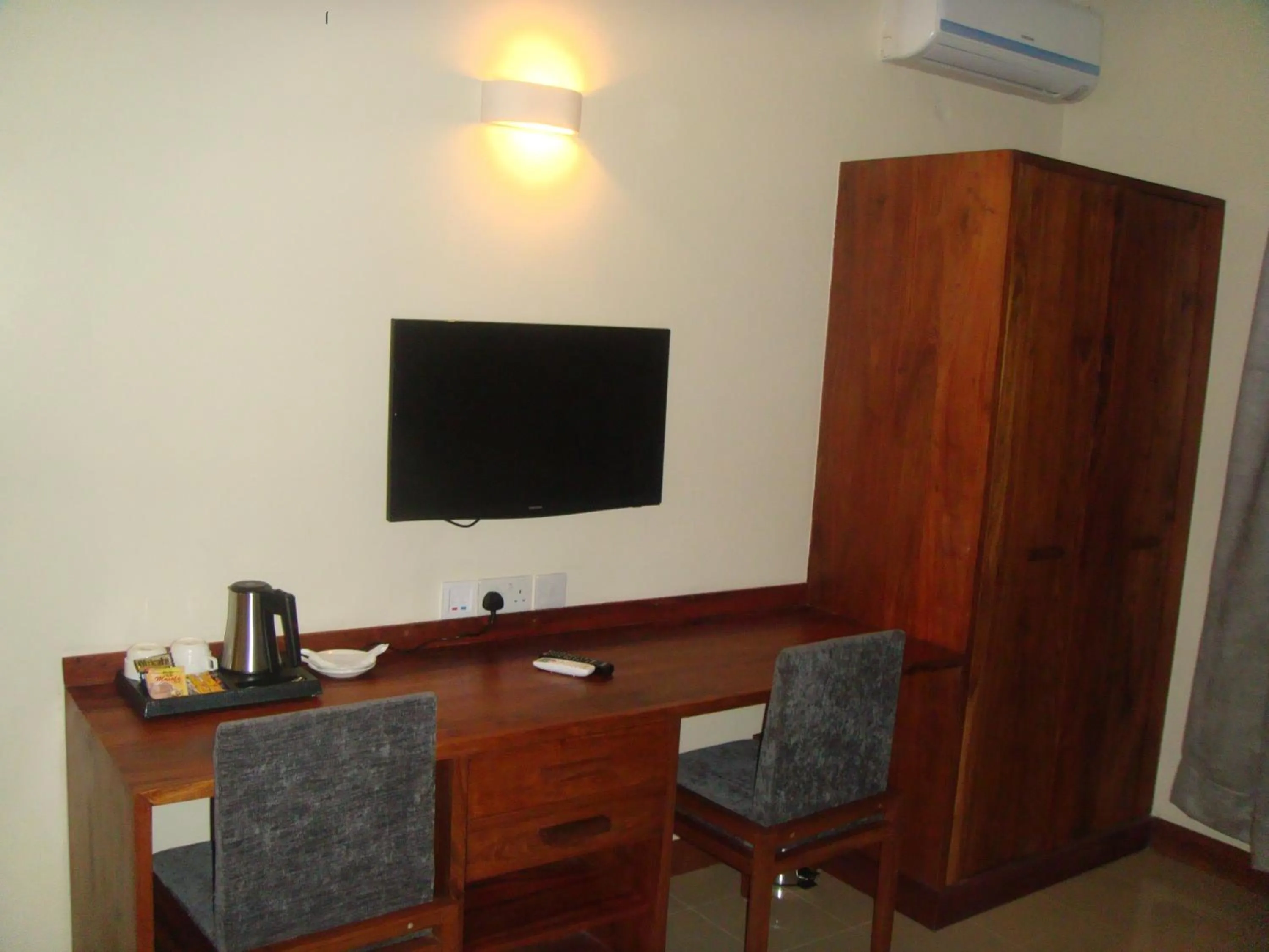 TV and multimedia in Venus Premier Hotel