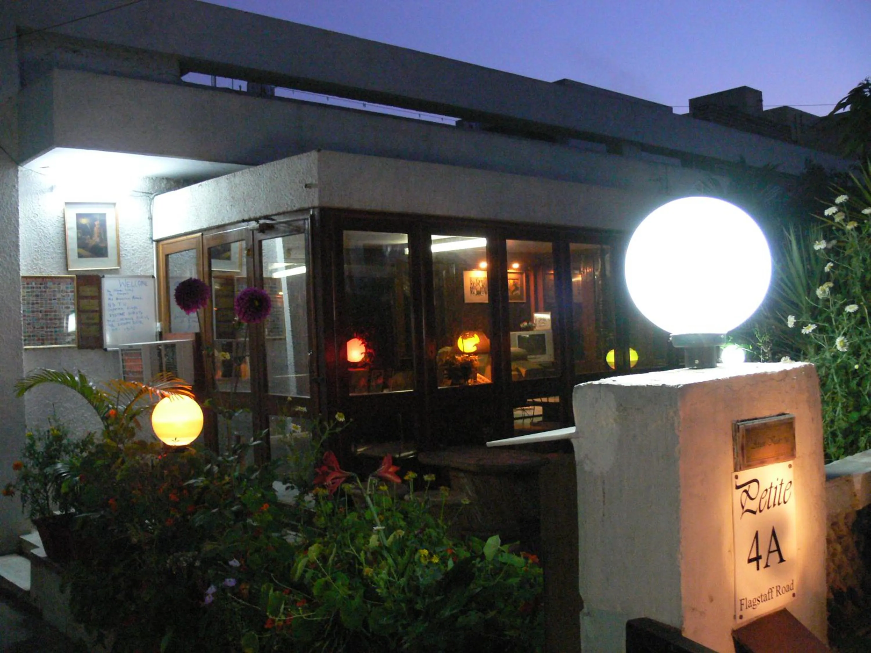 Facade/entrance in Petite Homestays