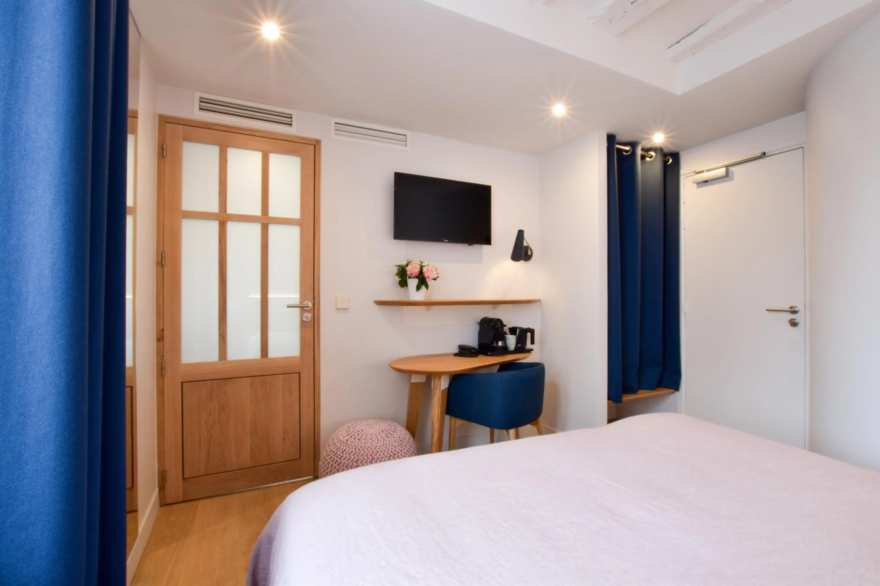 TV and multimedia, Bed in Victoire & Germain